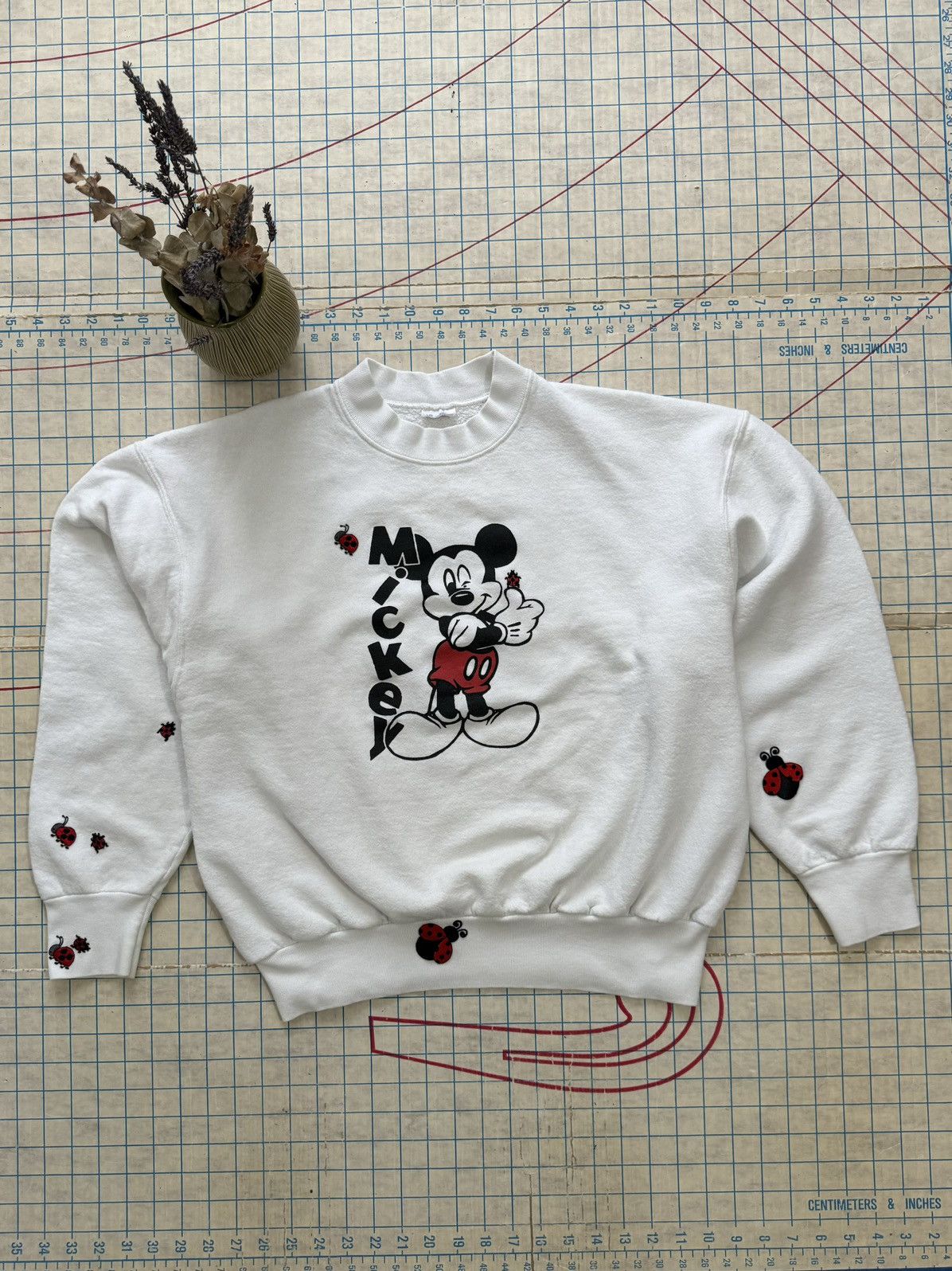 Disney × Mickey Mouse × Vintage Vintage Mickey Mouse Ladybug Crewneck Boxy Large White Size US L / EU 52-54 / 3 - 1 Thumbnail