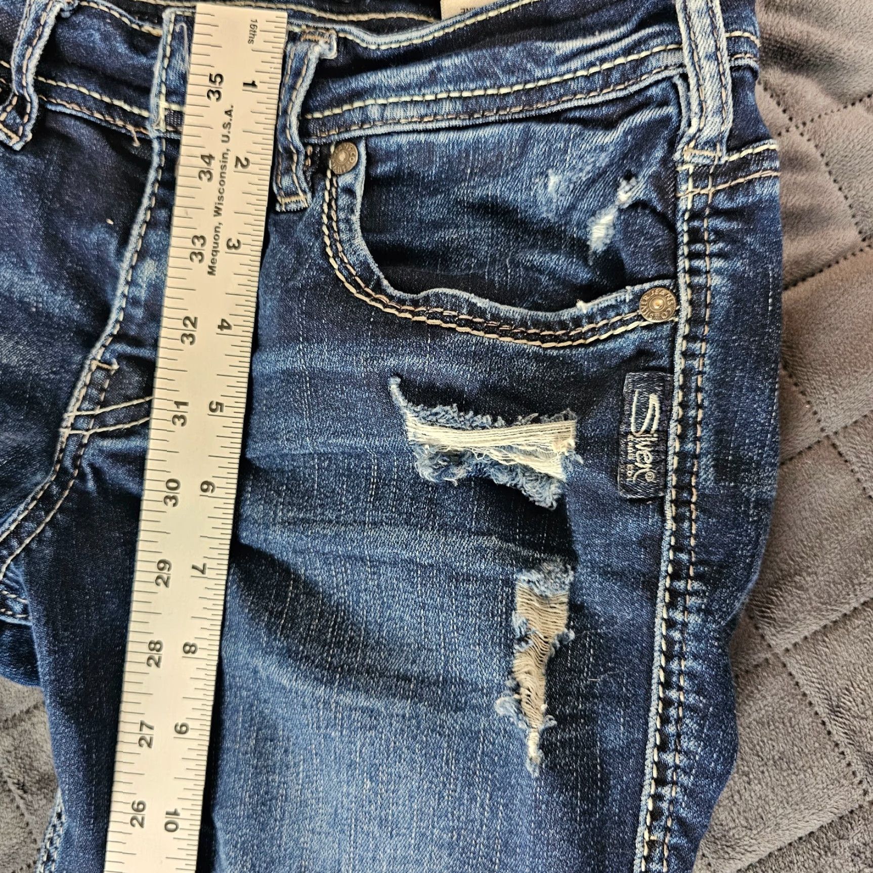 Silver Jeans Co. Silver Jeans Capri Jeans 25 Distressed Embroidered Dark Wash Blue Low Rise Women Size 42" / US 20 - 7 Thumbnail