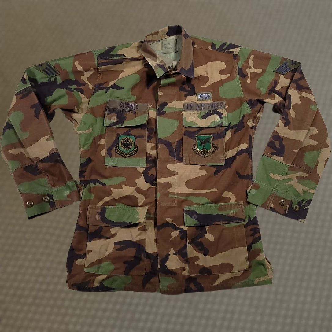 Vintage VINTAGE Air Force Jacket Mens M Long Camouflage 436th Airlift Wing Patch 90s USA Army Military Button Pockets Logo Embroidered Size US M / EU 48-50 / 2 - 1 Thumbnail