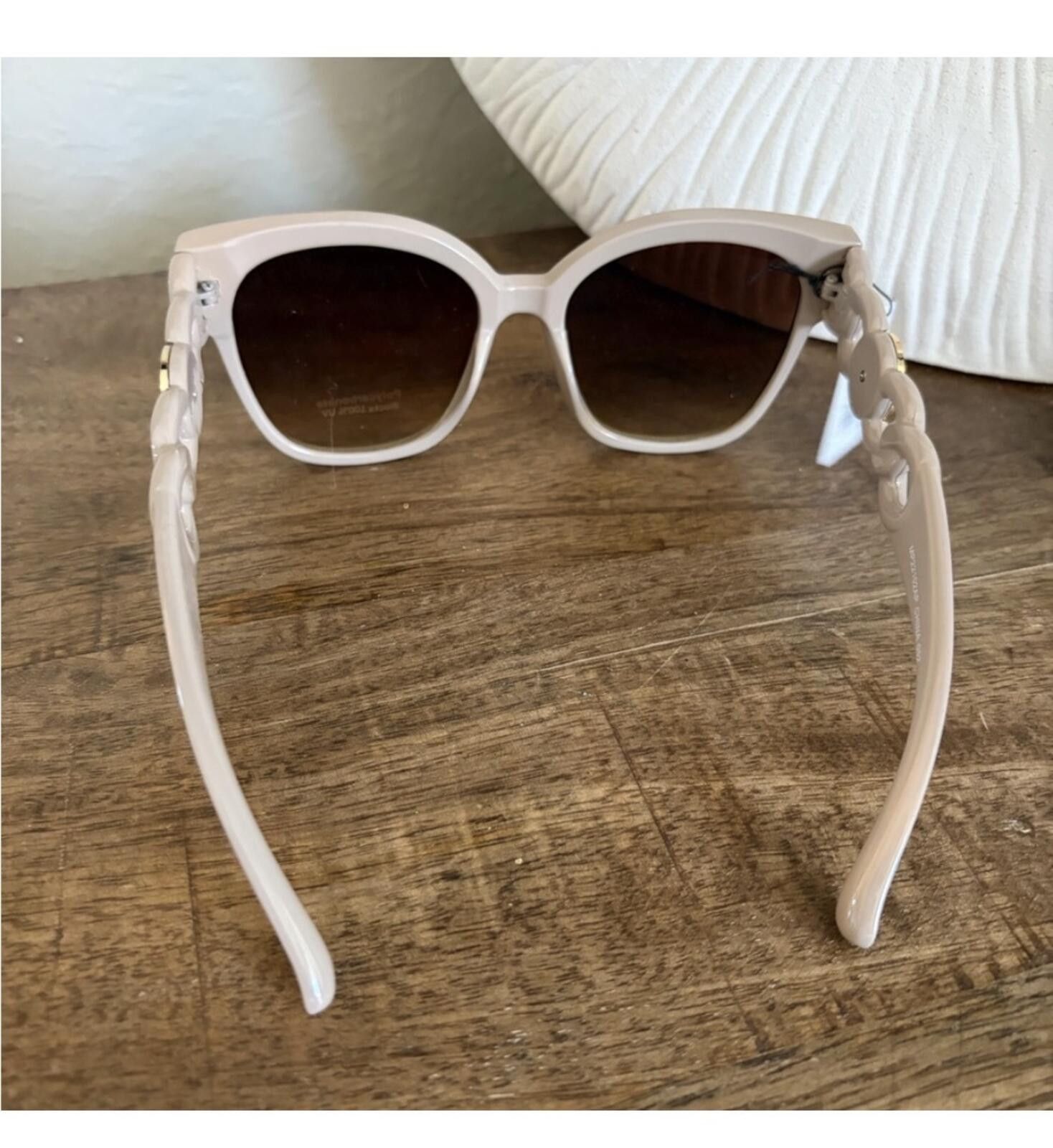 Other Chic Beige Sunglasses with Decorative Accent Size ONE SIZE - 3 Thumbnail