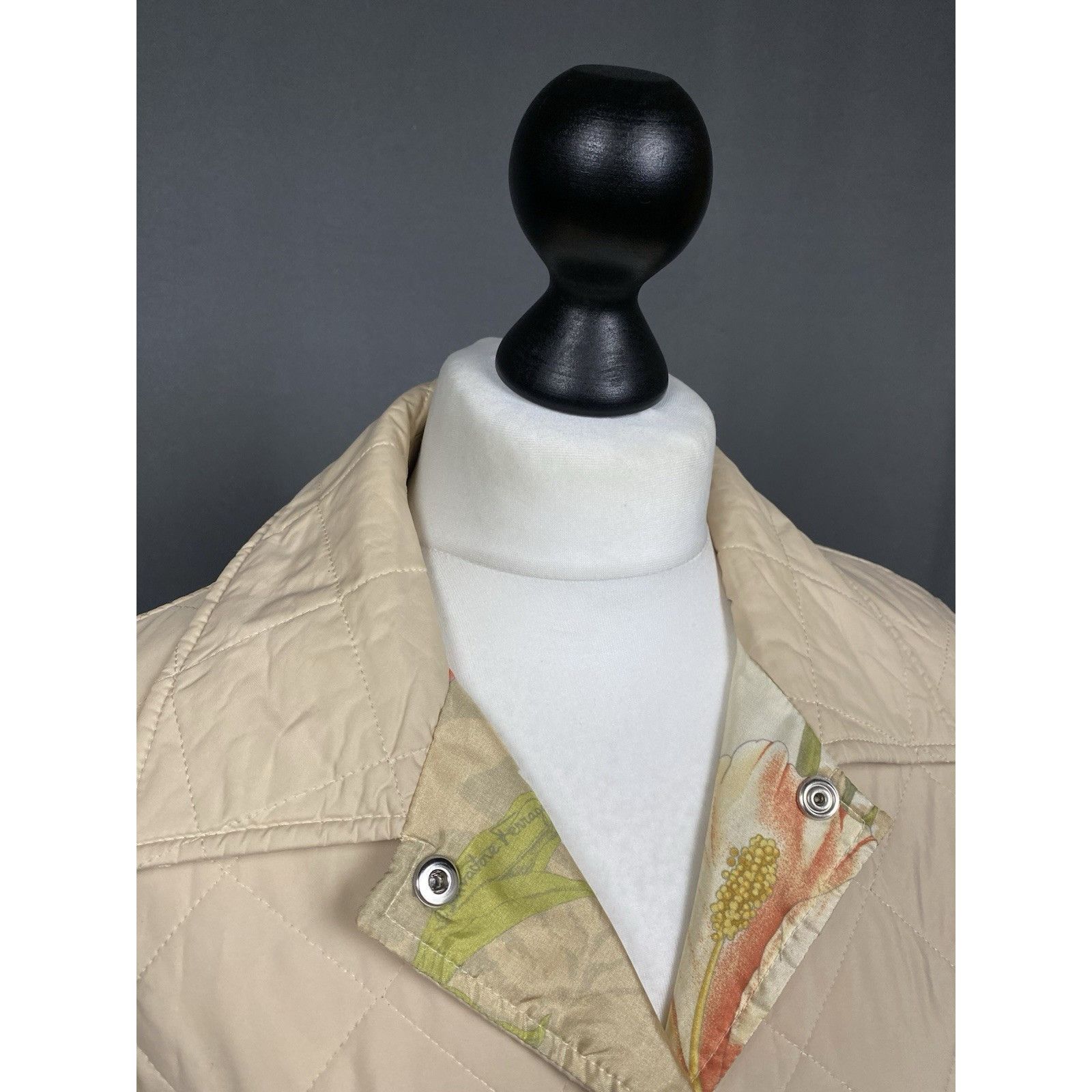 Salvatore Ferragamo Salvatore Ferragamo Floral Lining Women's Beige Pink Quilted Size M / US 6-8 / IT 42-44 - 6 Thumbnail