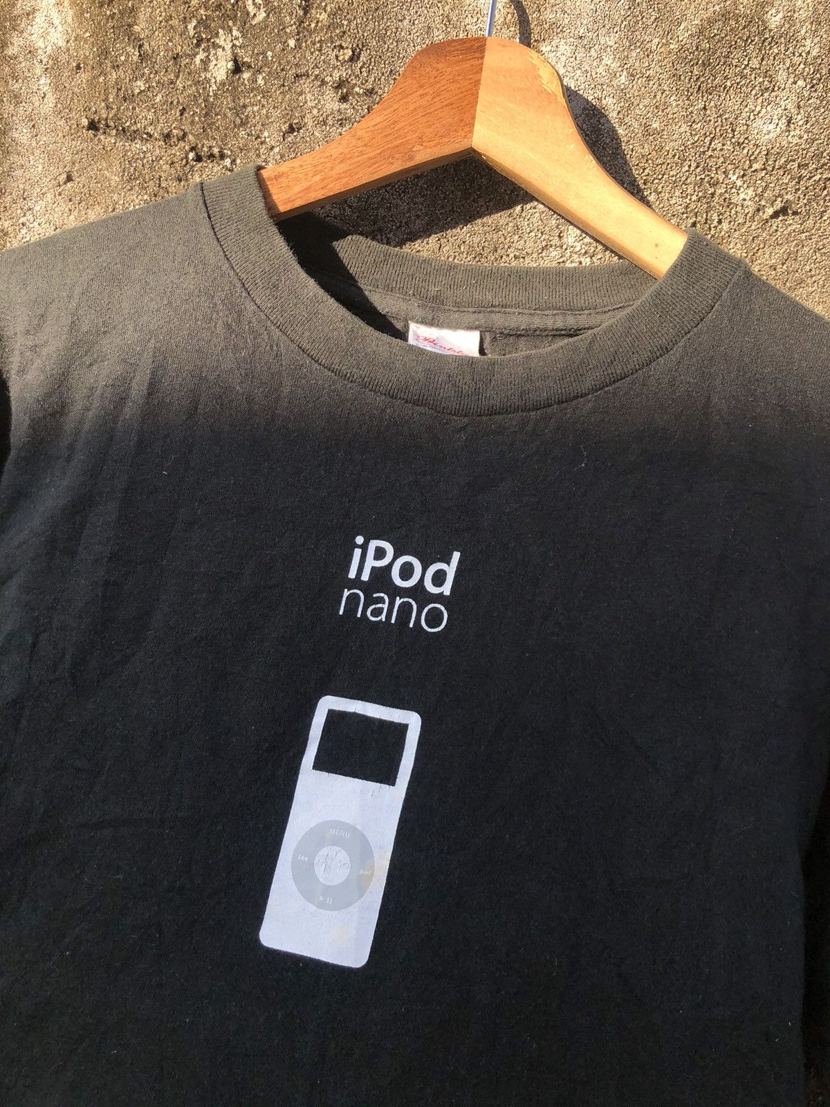 Vintage 00s Apple Ipod Tshirt