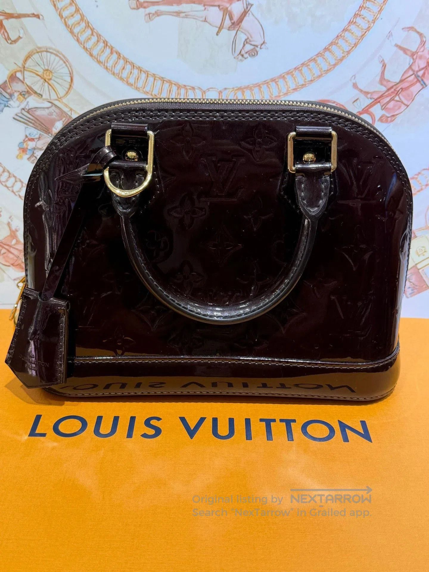 Louis Vuitton LV Women's Red Patent Leather Shell Bag. Size ONE SIZE - 1 Thumbnail