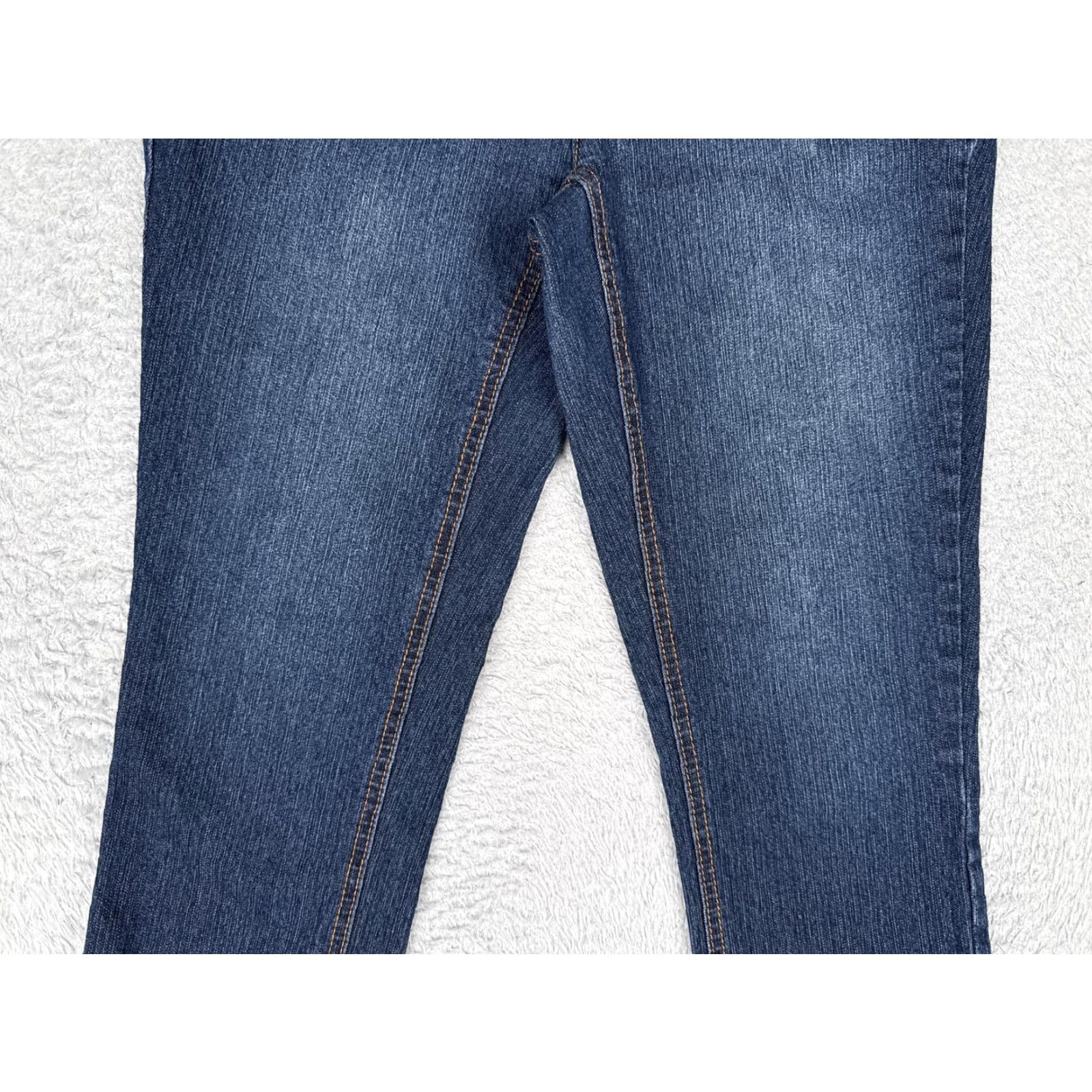 Faded Glory Faded Glory Womens Capri Jeans Blue Medium Wash Low Rise Cuffed Stretch 28x20 6 Regular 5-Pocket Denim Slim Fit Sh Size 28" / US 6 / IT 42 - 3 Thumbnail