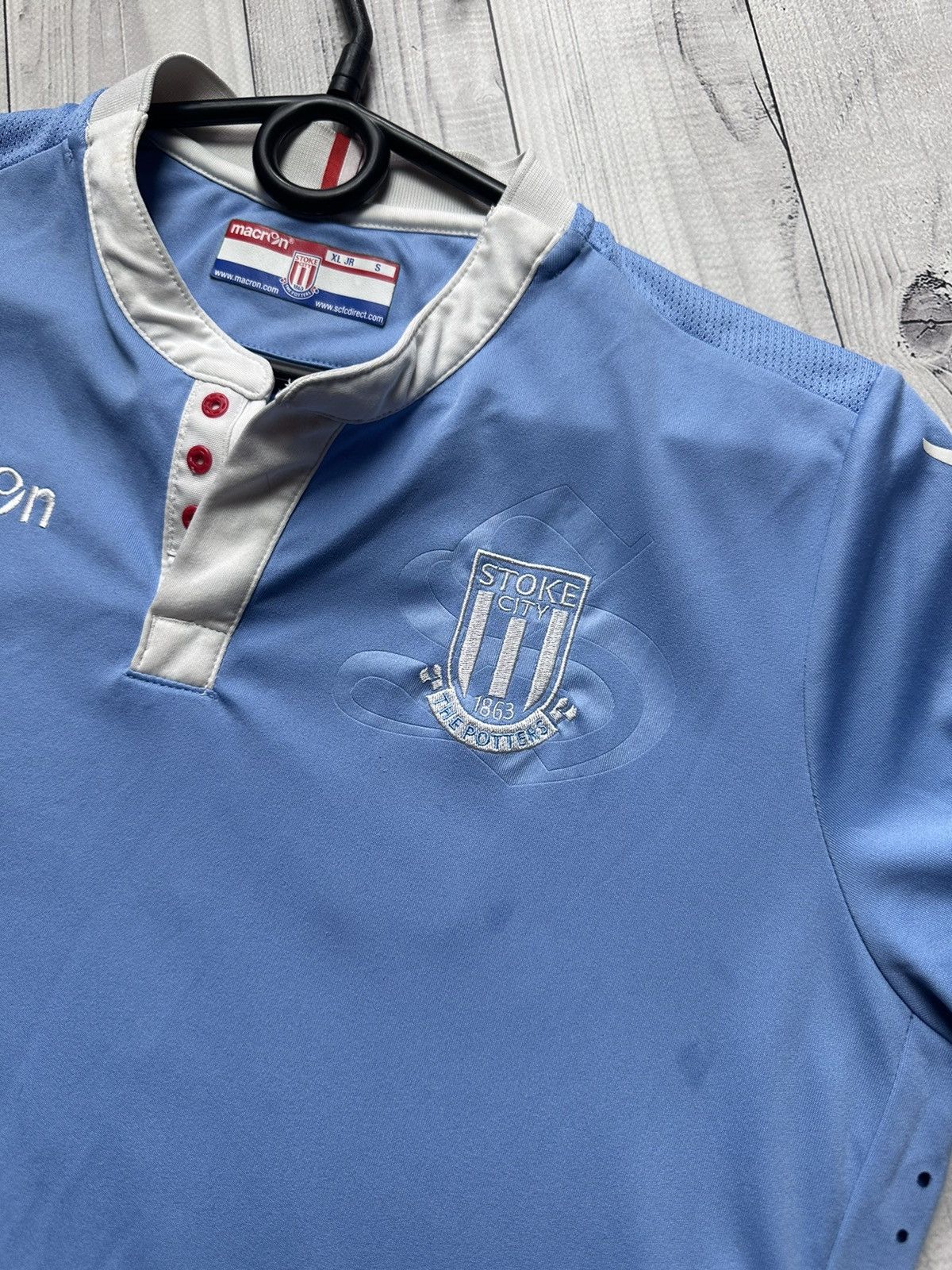 Vintage Vintage Stoke City soccer jersey 22 Shaqiri size Xs/S Size US S / EU 44-46 / 1 - 6 Thumbnail