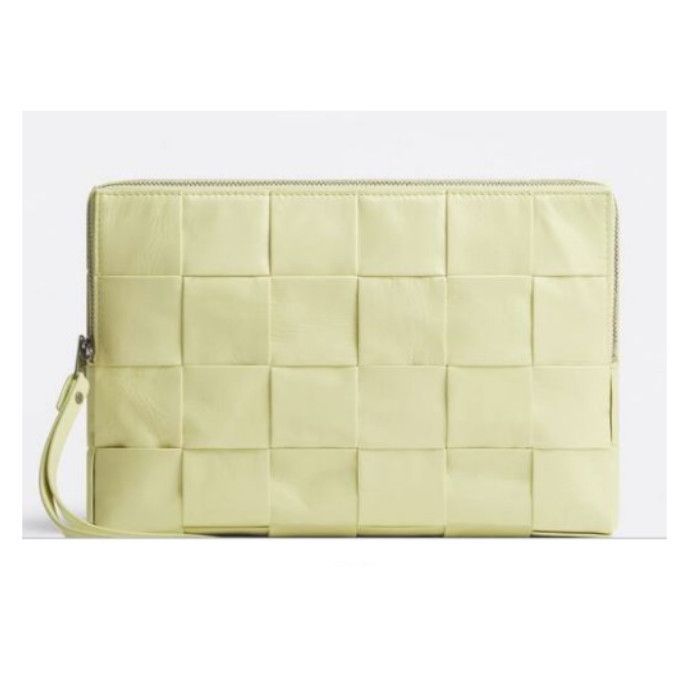 Bottega Veneta o1n1vont1124 Size: OS / Clutch Bag in Ivory Size ONE SIZE - 1 Thumbnail