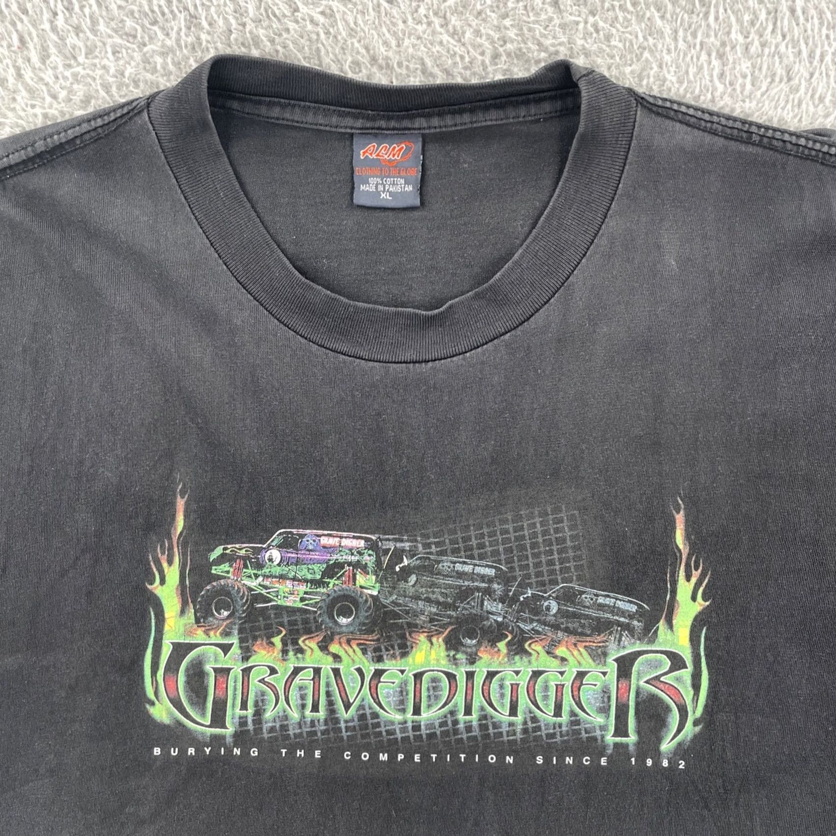 Vintage VINTAGE ALM Men’s XL Black Shirt 2002 Grave Digger Monster Truck Racing Double Sided Graphic Print Short Sleeve Crew Neck T-Shirt USA Cars Classic Men Size US XL / EU 56 / 4 - 5 Thumbnail