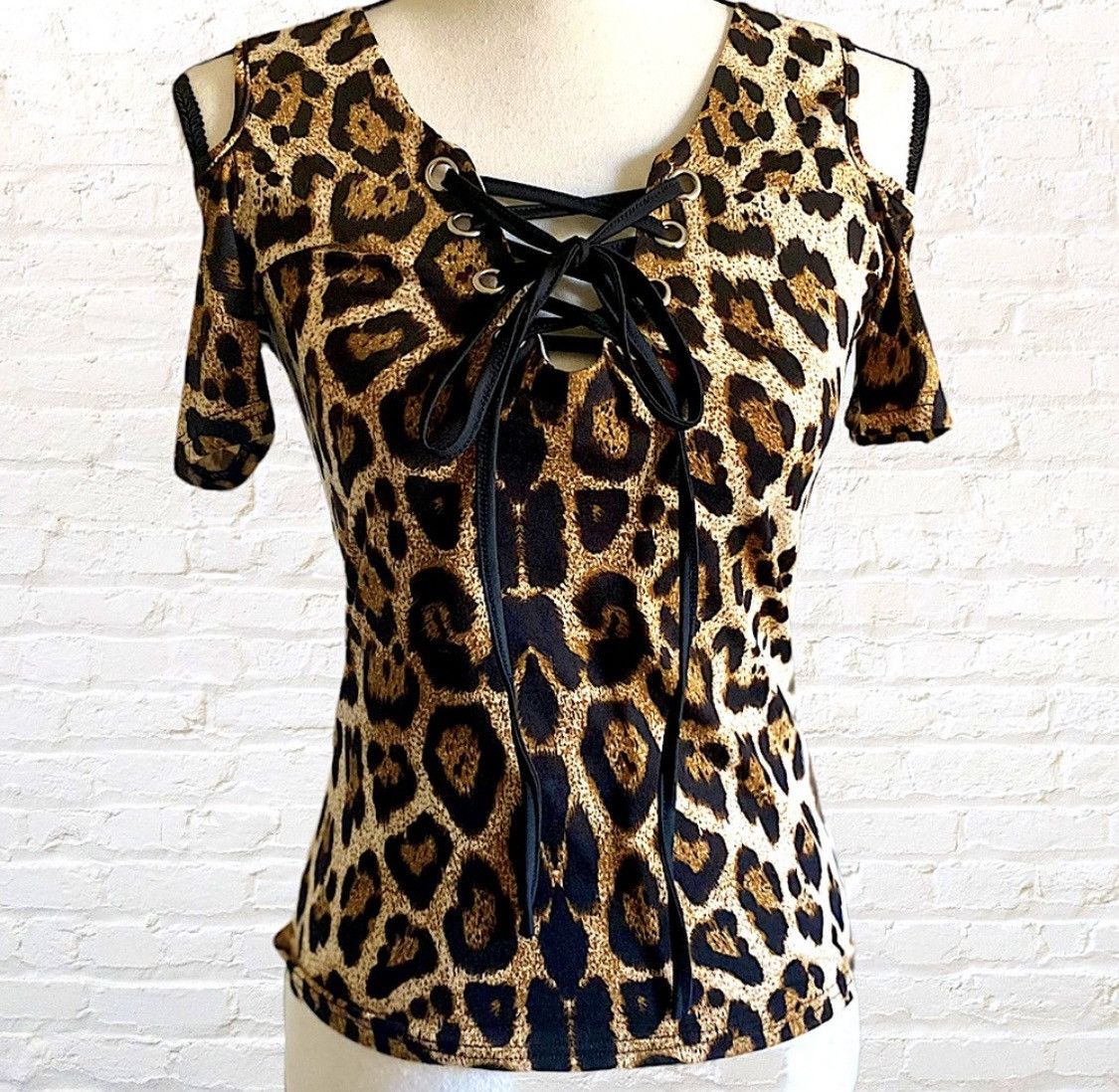 Other COLD SHOULDER SHOE TIE FRONT LEOPARD ANIMAL PRINT TOP Size M / US 6-8 / IT 42-44 - 1 Thumbnail