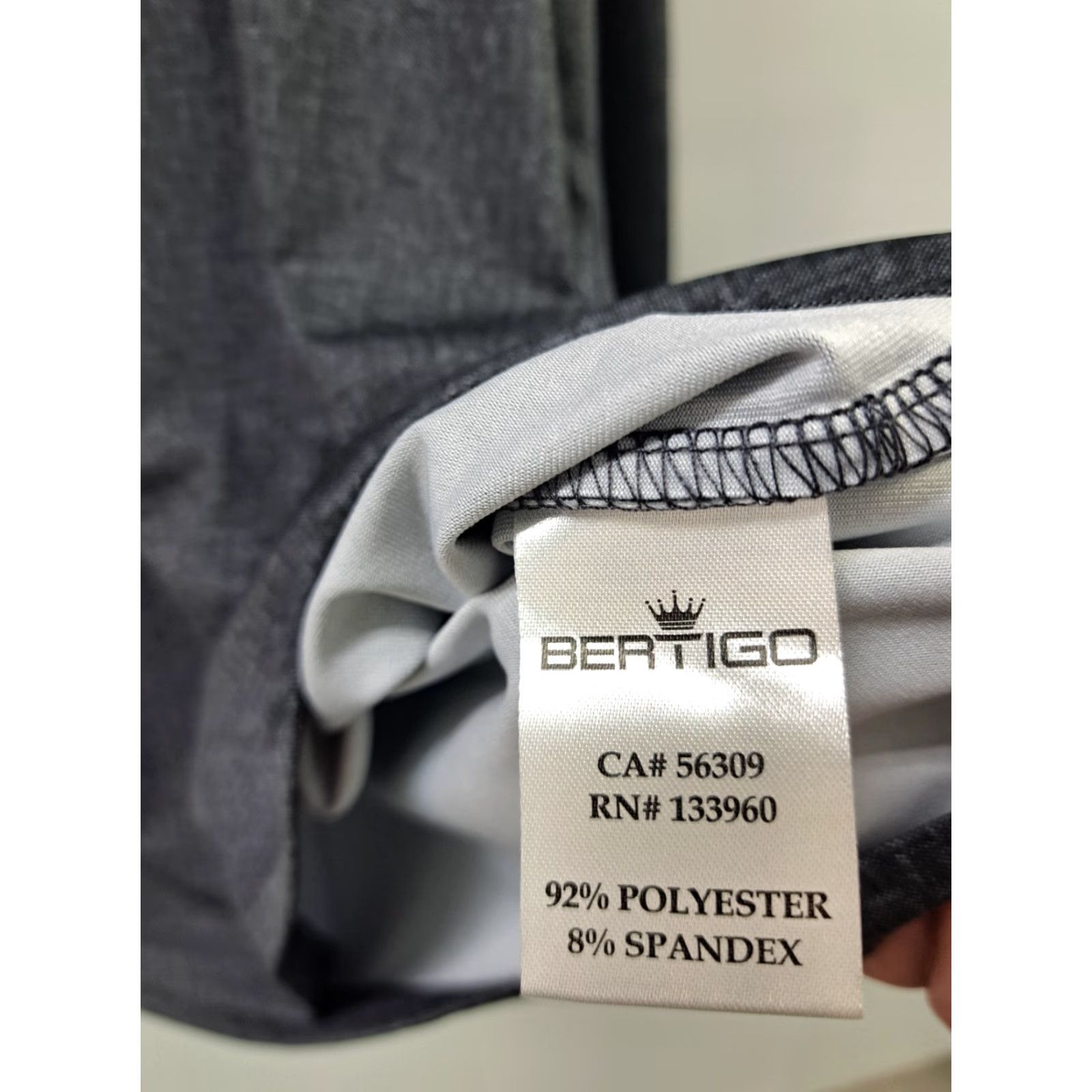 Vintage NWT BERTIGO Mens Performance Long Sleeve 1/4 Zip Pullover Golf/Casual 2XL Gray Raglan Sleeve Stand-Up Mock Neck Lightweight Easy Care All Seasons Size US XXL / EU 58 / 5 - 7 Thumbnail