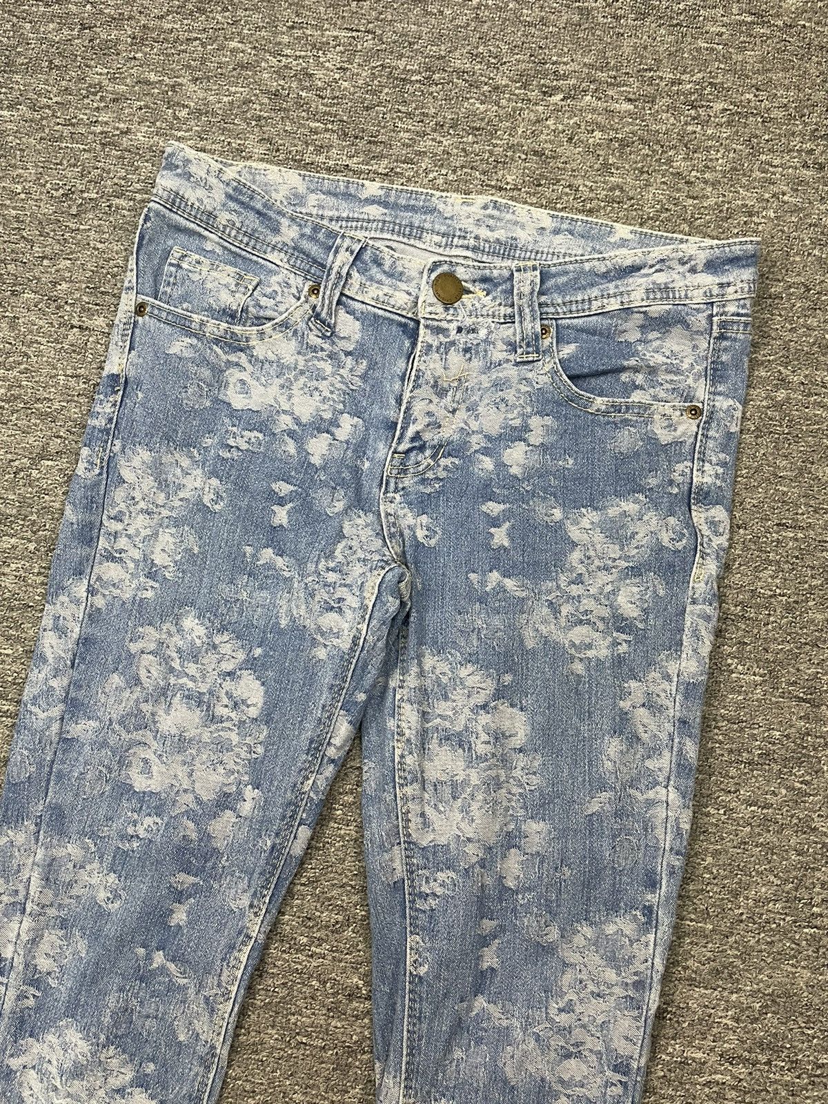Japanese Brand Vintage Japanese Brand Floral Pattern Rose Jean Skinny Fit Size 30" / US 8 / IT 44 - 3 Thumbnail