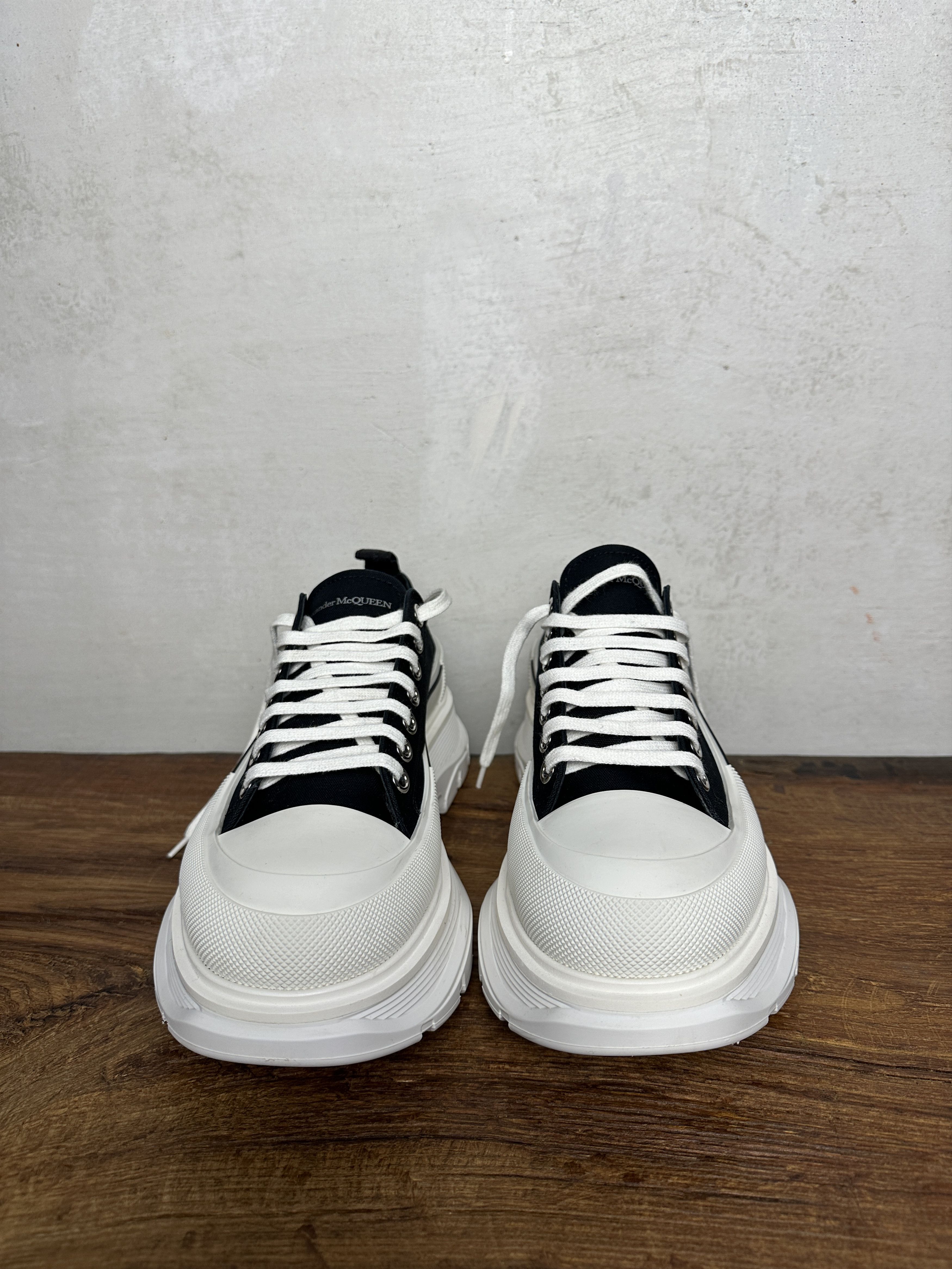 Alexander McQueen ALEXANDER MCQUEEN White Tread Slick Low Sneakers Size US 10 / EU 43 - 8 Thumbnail