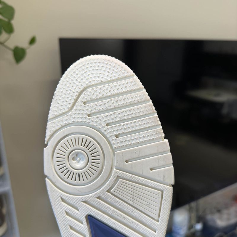 Louis Vuitton Louis Vuitton Trainer Low-Top Sneakers in White and Blue -2 Size US 9 / EU 42 - 8 Thumbnail