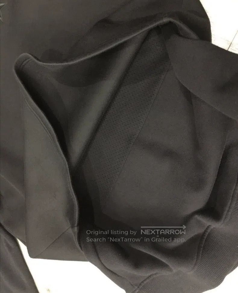 Givenchy Givenchy FW22 Solid Color Logo Printed Round Neck Long Sle Size US L / EU 52-54 / 3 - 6 Thumbnail