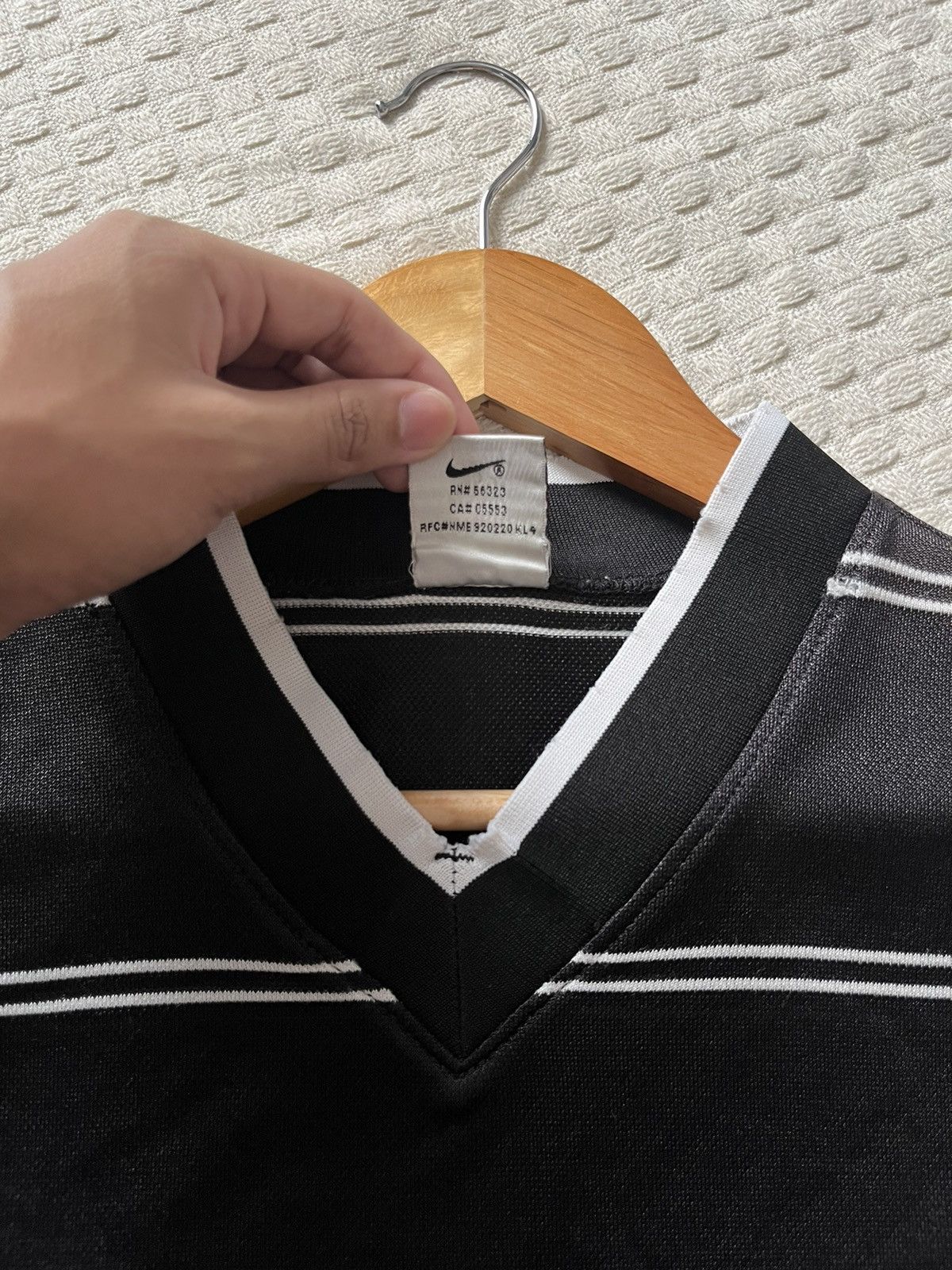Nike Vintage 90’s Nike Stripe Jersey Black & White Size US S / EU 44-46 / 1 - 4 Thumbnail