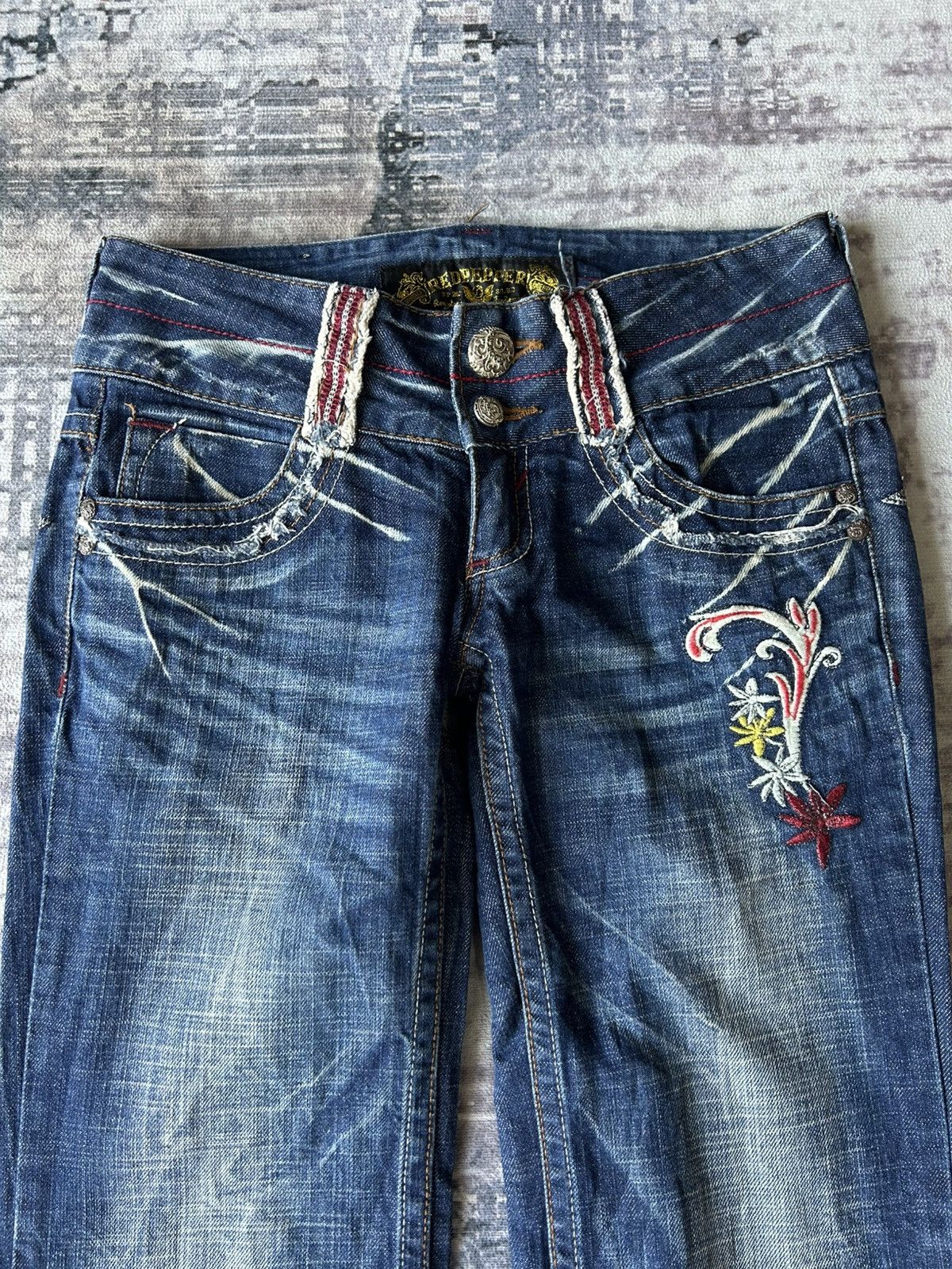 Ed Hardy Red Pepper Flower Bootcut Jeans Size 30" / US 8 / IT 44 - 9 Thumbnail