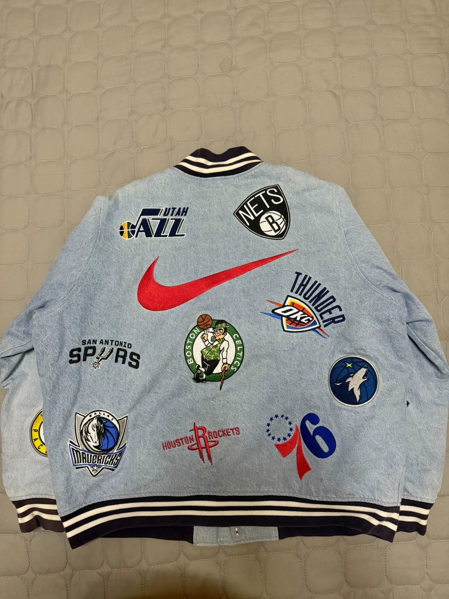Supreme Supreme NBA Badge Denim Blue Bomber XL Rare Size Size US XL / EU 56 / 4 - 3 Thumbnail