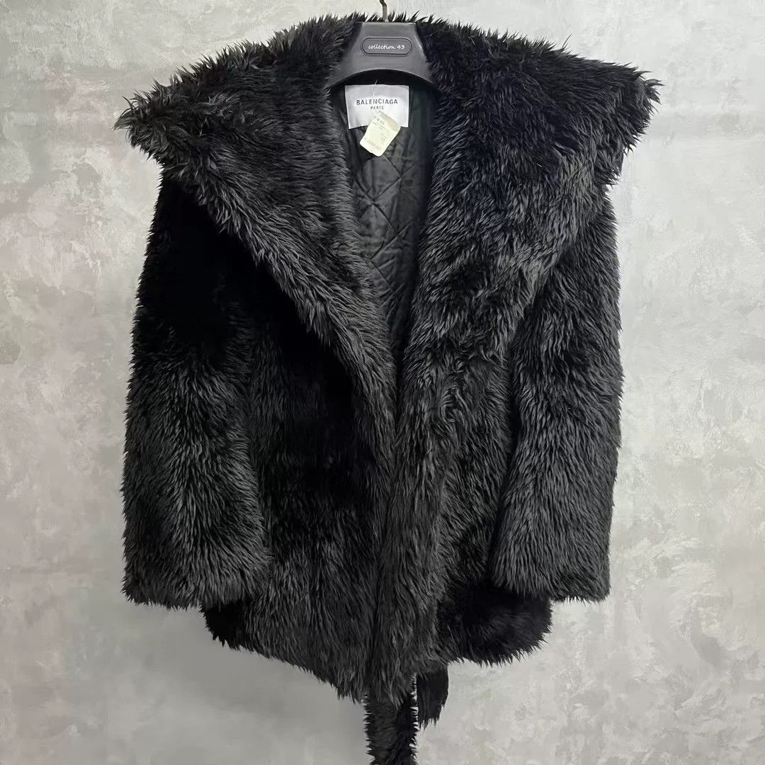 Balenciaga Balenciaga Black Lapel Fur Coat Size S / US 4 / IT 40 - 1 Thumbnail