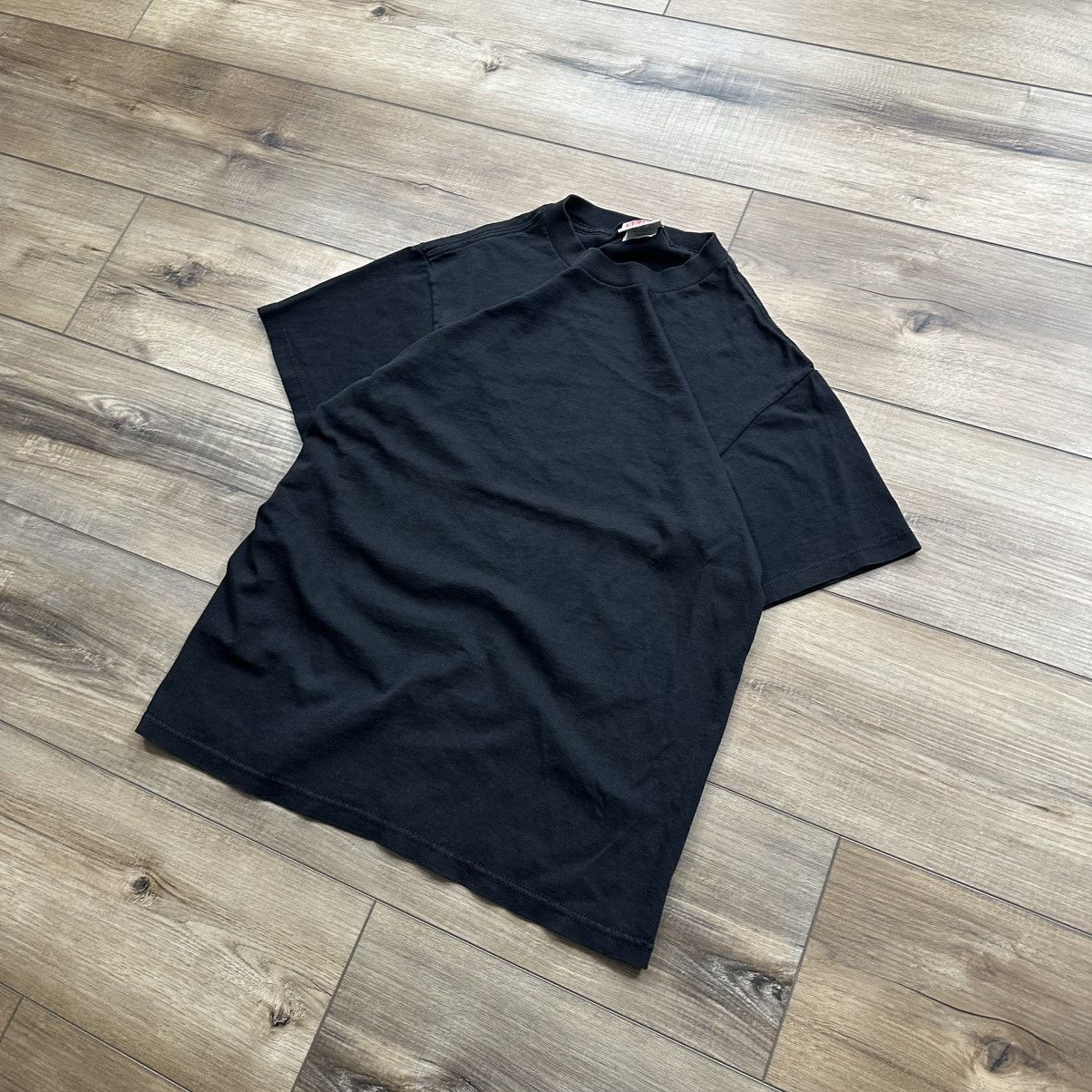 Nutmeg Vintage 90s Nutmeg Black Blank Made in USA Tee Size US L / EU 52-54 / 3 - 3 Thumbnail
