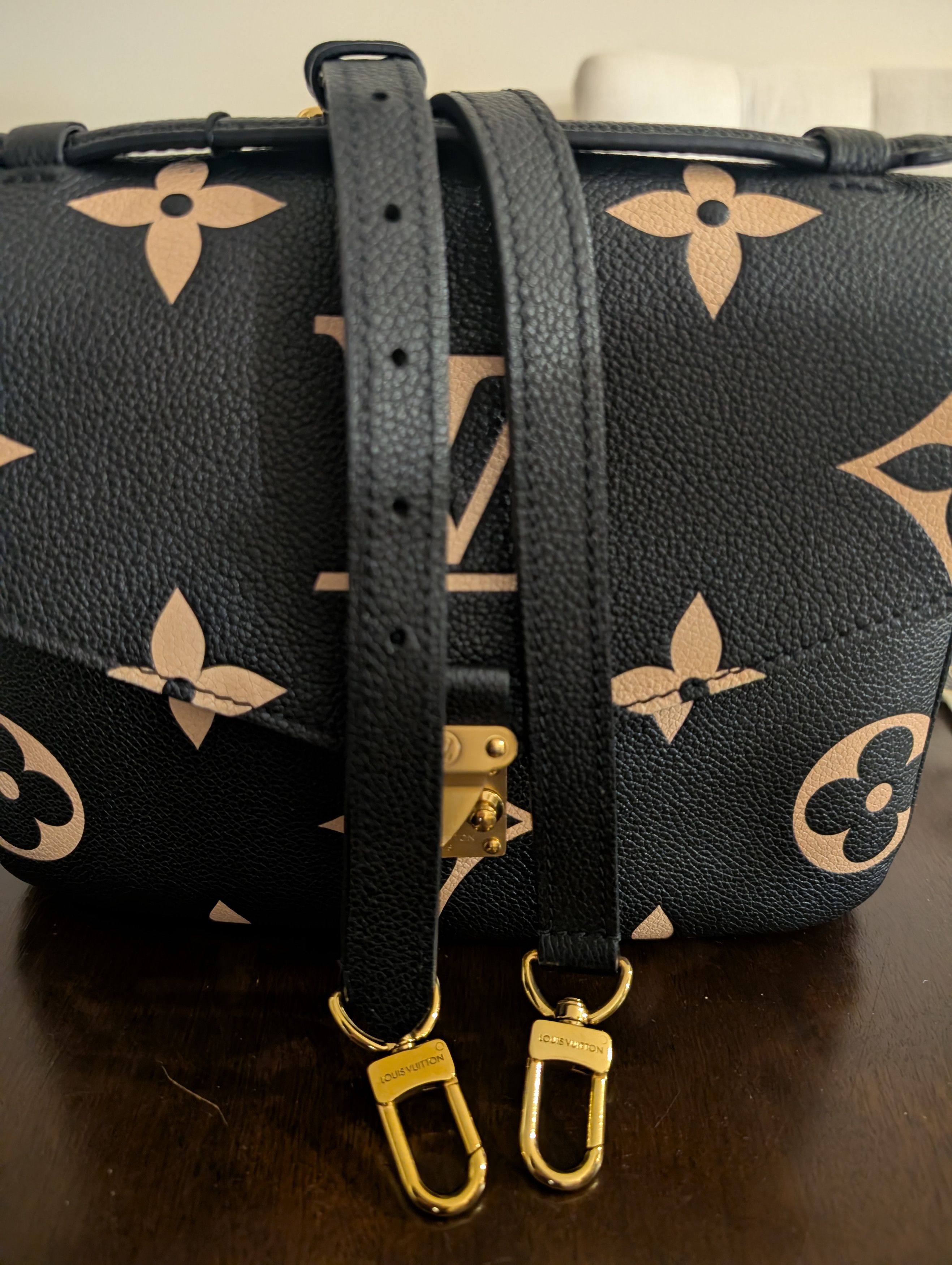Louis Vuitton Pochette Metis Size ONE SIZE - 8 Thumbnail