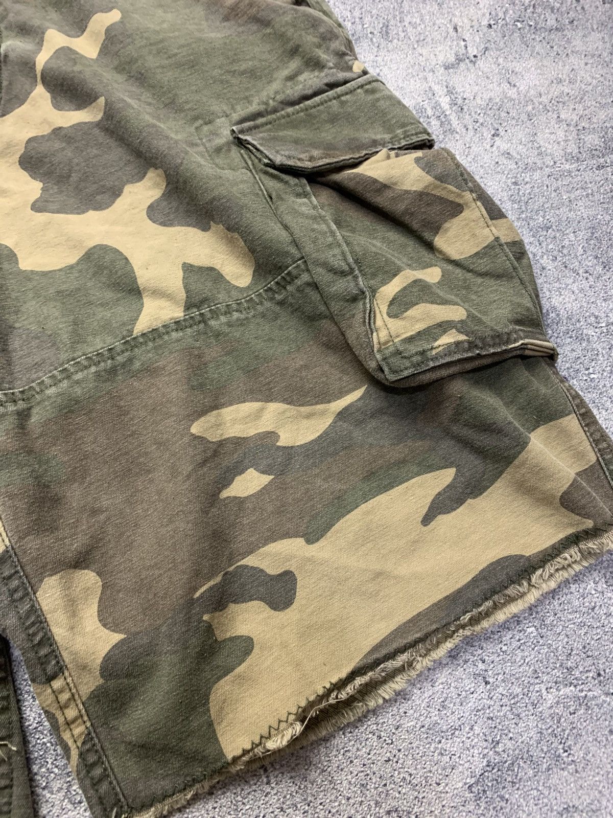 Abercrombie & Fitch 🐍 SOLD 🐍Abercrombie & Fitch - Trash Faded Cargo Camo Pants Size US 32 / EU 48 - 3 Thumbnail