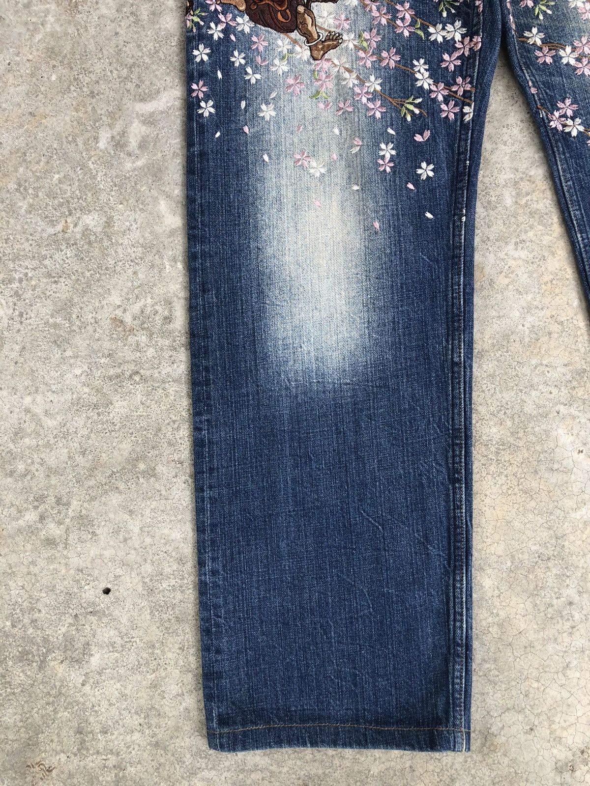 Karakuri Tamashii Karakuri Tamashii Embroidered Jeans Distressed Jeans Size US 33 - 6 Thumbnail