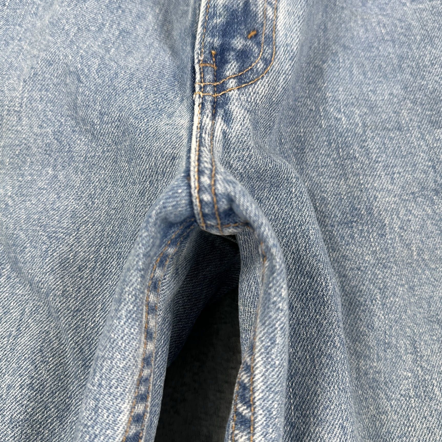 Levi's VINTAGE Levi's 550 Jeans Mens 33x30 Blue Relaxed Fit Tapered Leg Denim Zip Fly Size US 33 - 4 Thumbnail