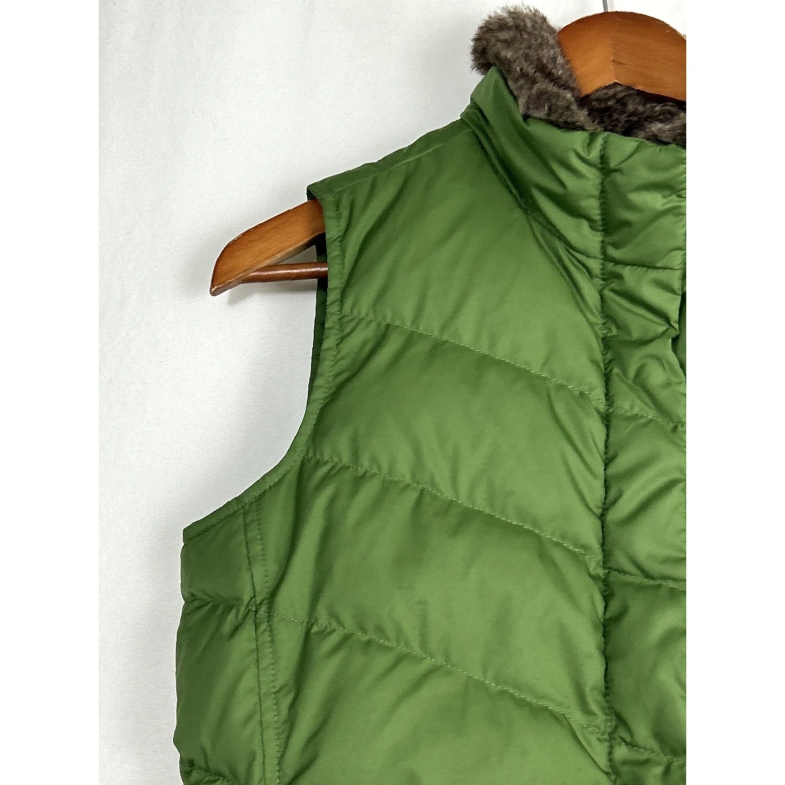 Eddie Bauer Eddie Bauer Vest Puffer Down Womens Small Army Green Faux Fur Collar Stains Size S / US 4 / IT 40 - 2 Thumbnail