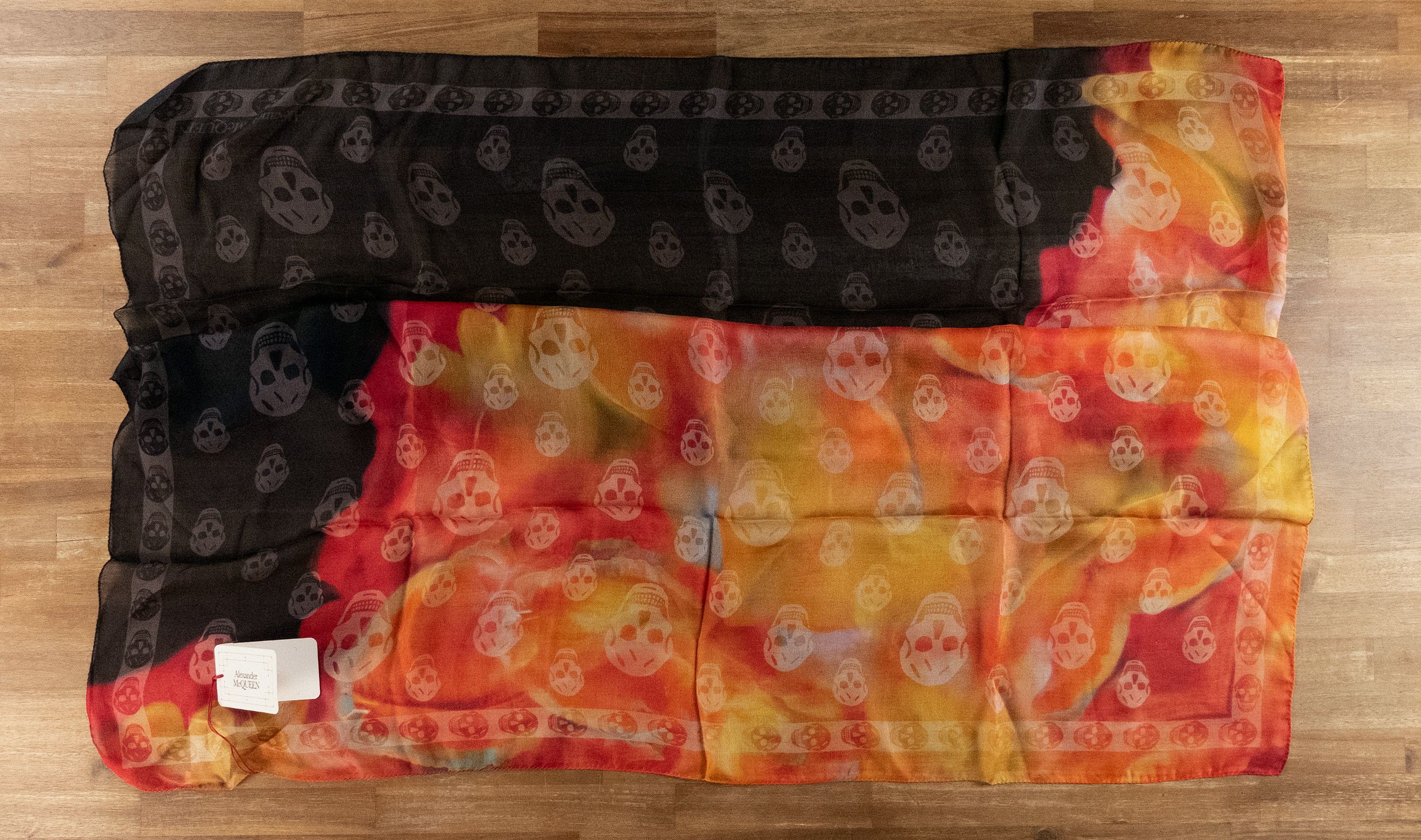 Alexander McQueen ALEXANDER MCQUEEN red & black skull motif stole scarf NWT q Size ONE SIZE - 3 Thumbnail