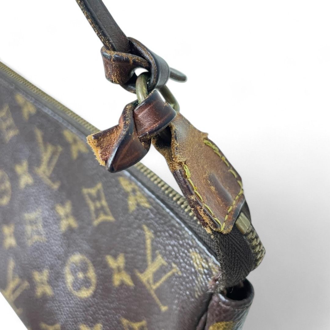Louis Vuitton Louis Vuitton - Pouch Handbag Shoulder Bag LV Monogram Size ONE SIZE - 2 Thumbnail
