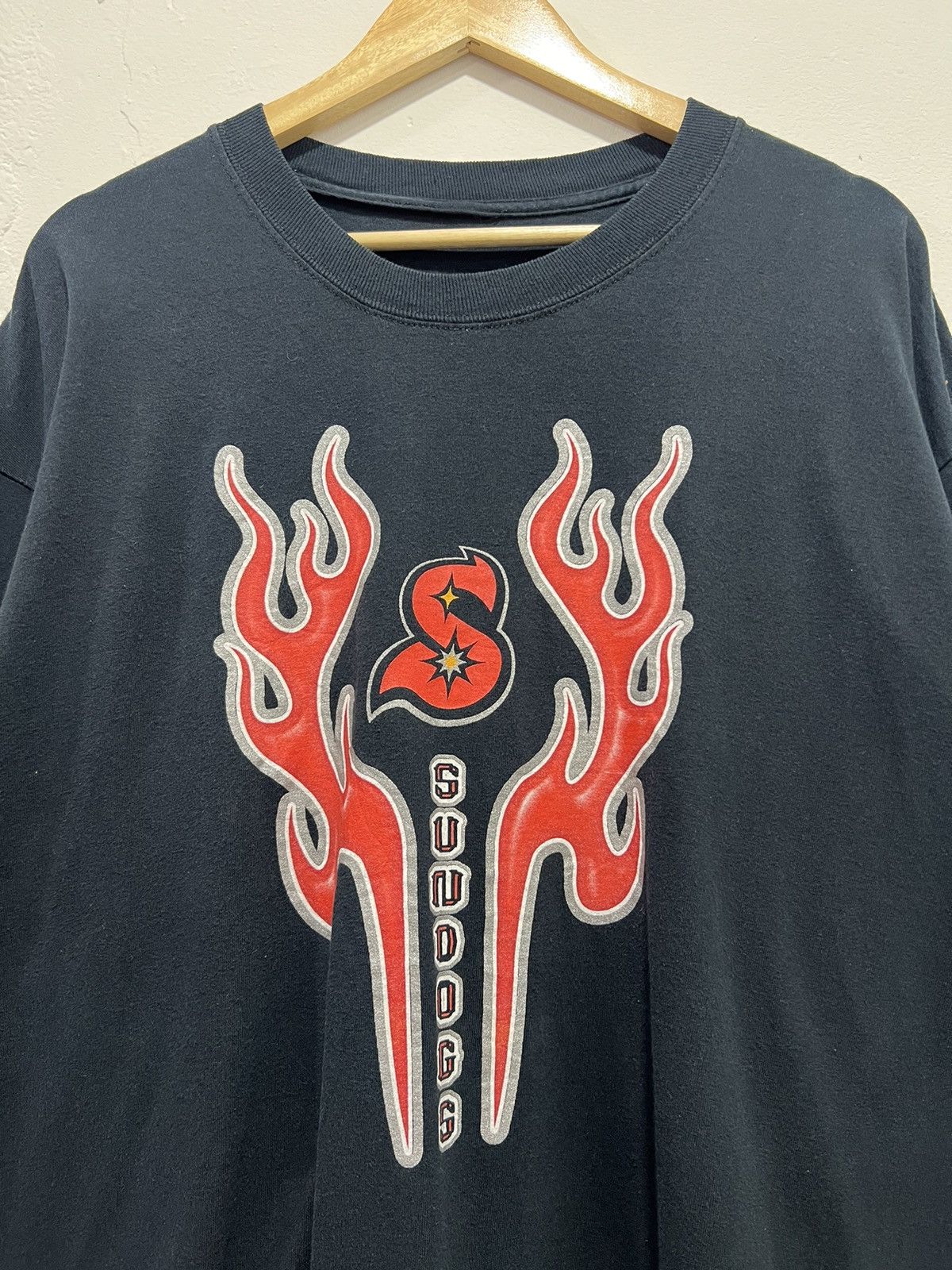 Vintage Vintage Sundogs Hockey Flame Tshirt Size US XL / EU 56 / 4 - 2 Thumbnail