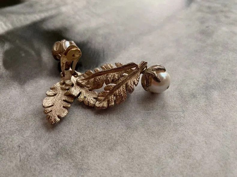 Kenzo 1990s Kenzo Silver Leaf Pearl Clip Earrings. Size ONE SIZE - 5 Thumbnail