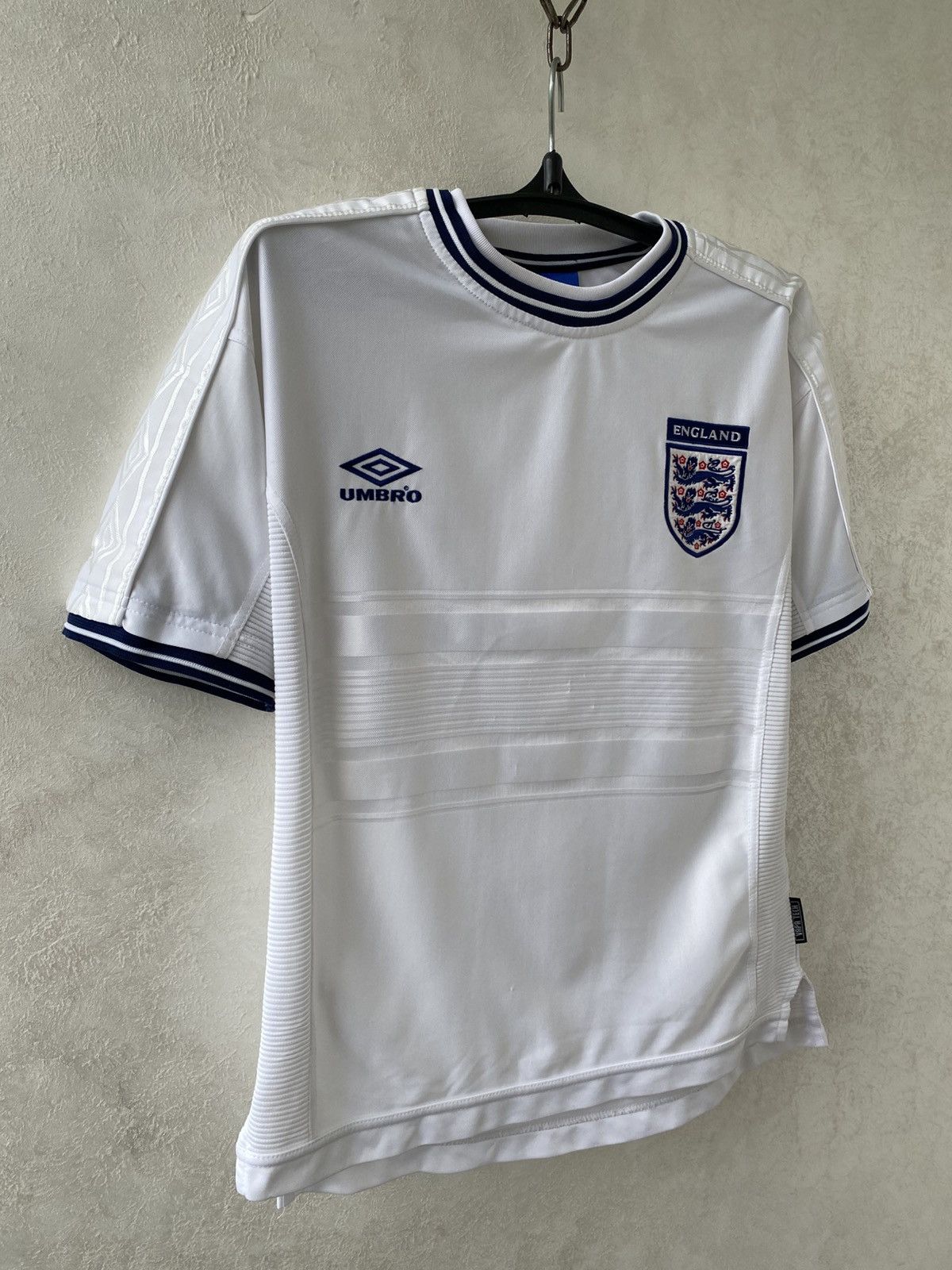 Umbro Vintage UMBRO England 1999-2001 Home Vapa Football Shirt Size US S / EU 44-46 / 1 - 3 Thumbnail