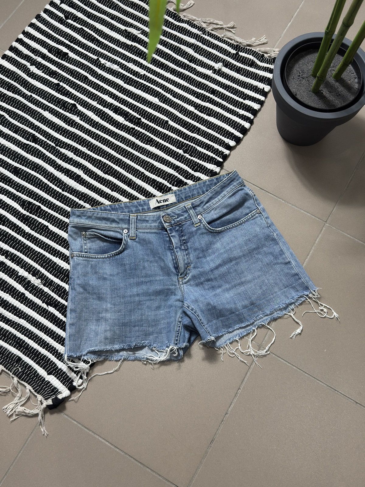 Acne Studios VINTAGE ACNE 2000s HEP BEYOND DENIM SHORTS Size 30" / US 8 / IT 44 - 1 Thumbnail