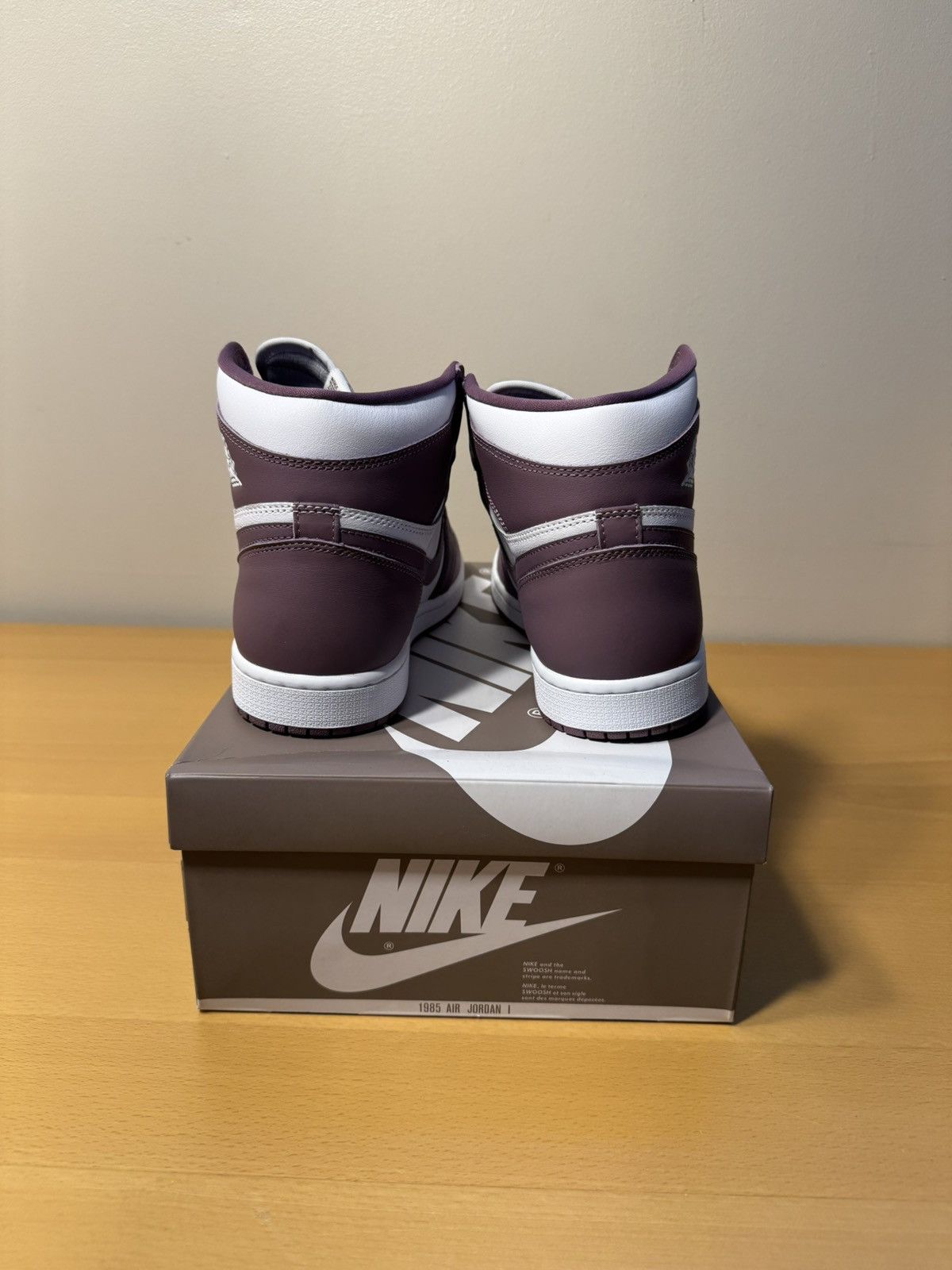 Nike 'MAUVE' NIKE AIR JORDAN 1 RETRO HIGH OG Size US 10 / EU 43 - 5 Thumbnail