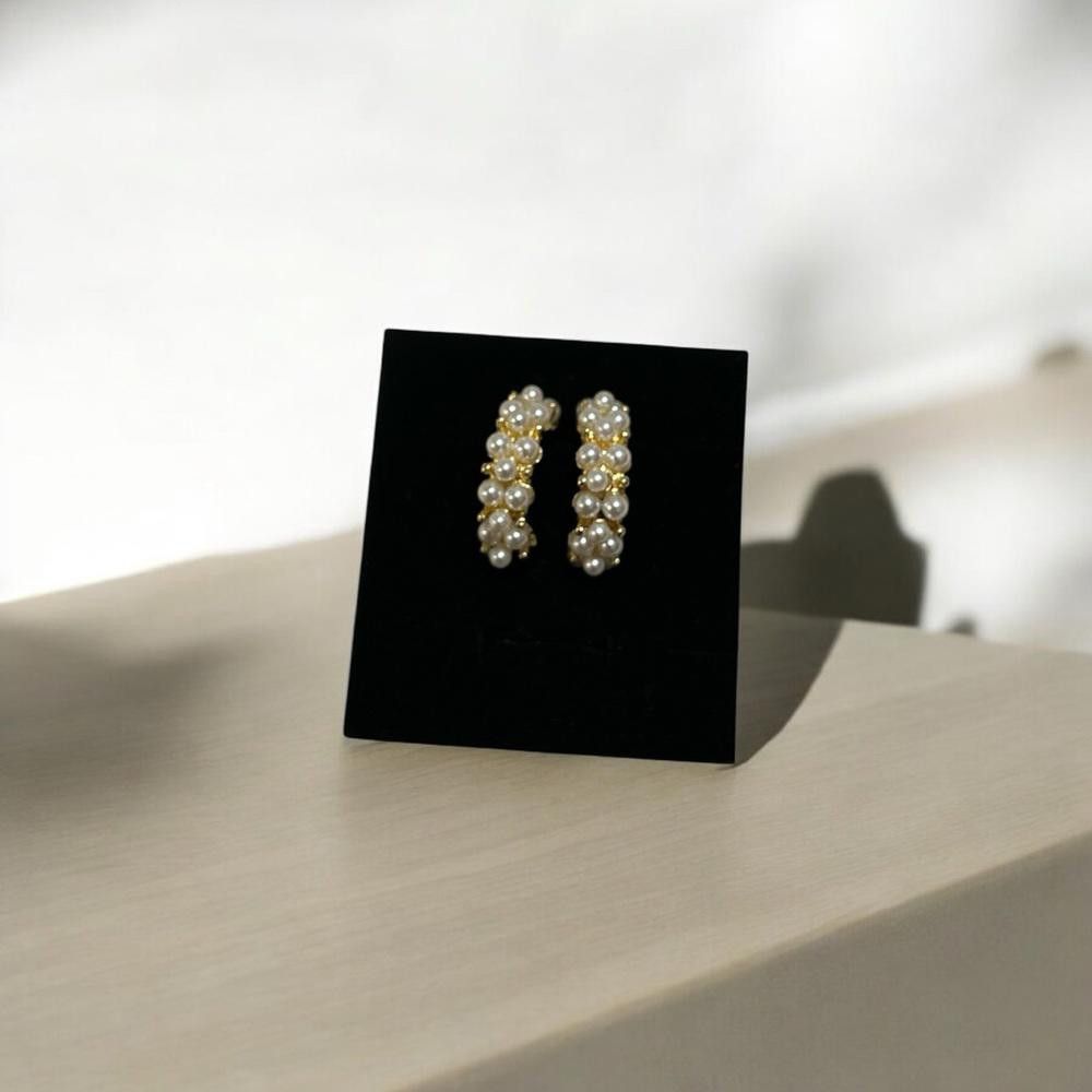 Designer Elegant Gold and Pearl Hoop Earrings Size ONE SIZE - 3 Thumbnail