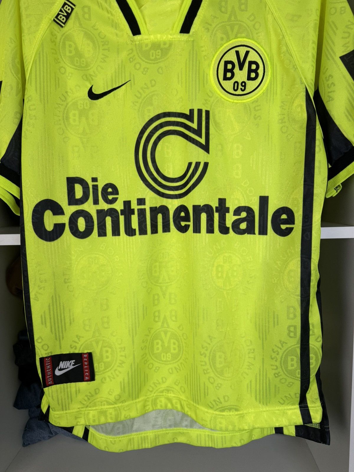 Nike Vintage 1996 1997 Nike Borussia Dortmund Soccer Jersey Size US S / EU 44-46 / 1 - 6 Thumbnail