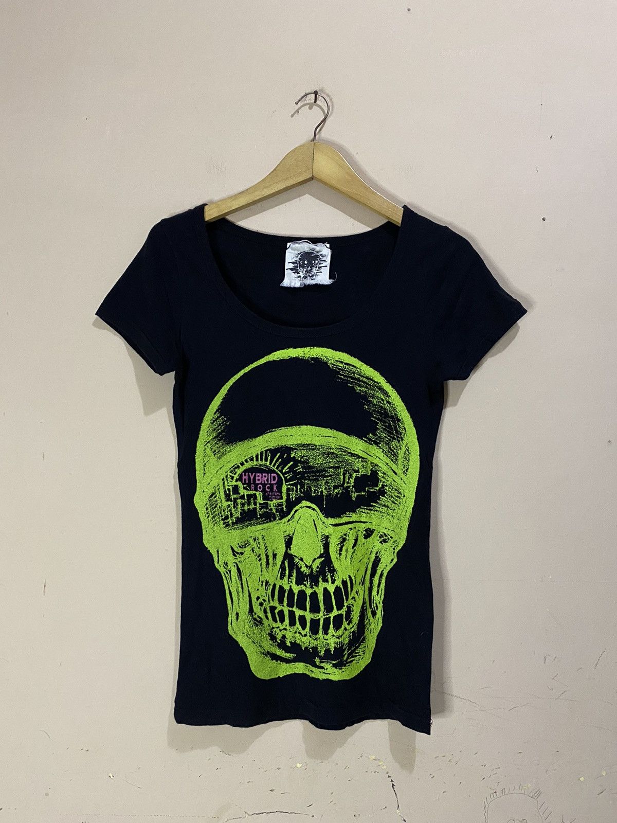 If Six Was Nine 2000s Hybrid Rock Skulls Japanese Tee Size ONE SIZE - 1 Thumbnail