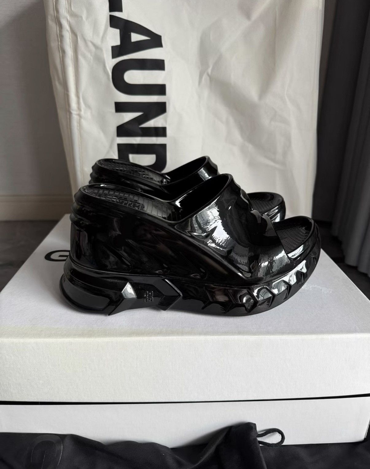 Givenchy Givenchy Marshmallow Wedge Slides K6 Size US 6 / IT 36 - 3 Thumbnail