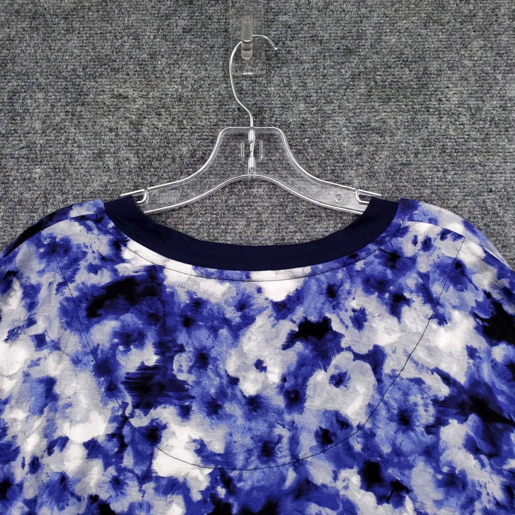 Vintage Simply Vera Wang T-Shirt Womens S Blue Floral Short Sleeves Round Neck Dolman Sleeve Casual Tee Size S / US 4 / IT 40 - 5 Thumbnail