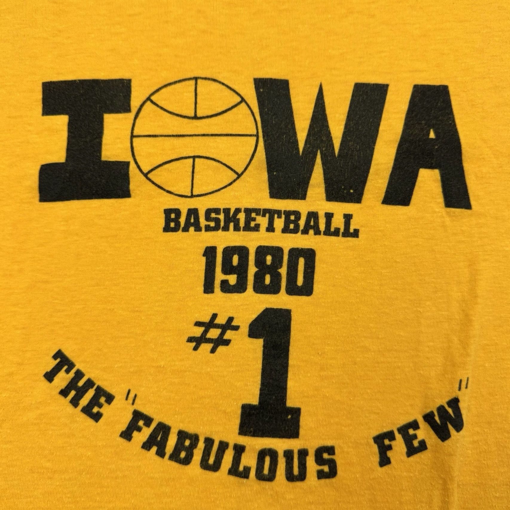 Vintage VINTAGE Ched Iowa Basketball T-Shirt Adult Medium Yellow Slim Fit 80s Sports Hipster Mens Size US M / EU 48-50 / 2 - 3 Thumbnail
