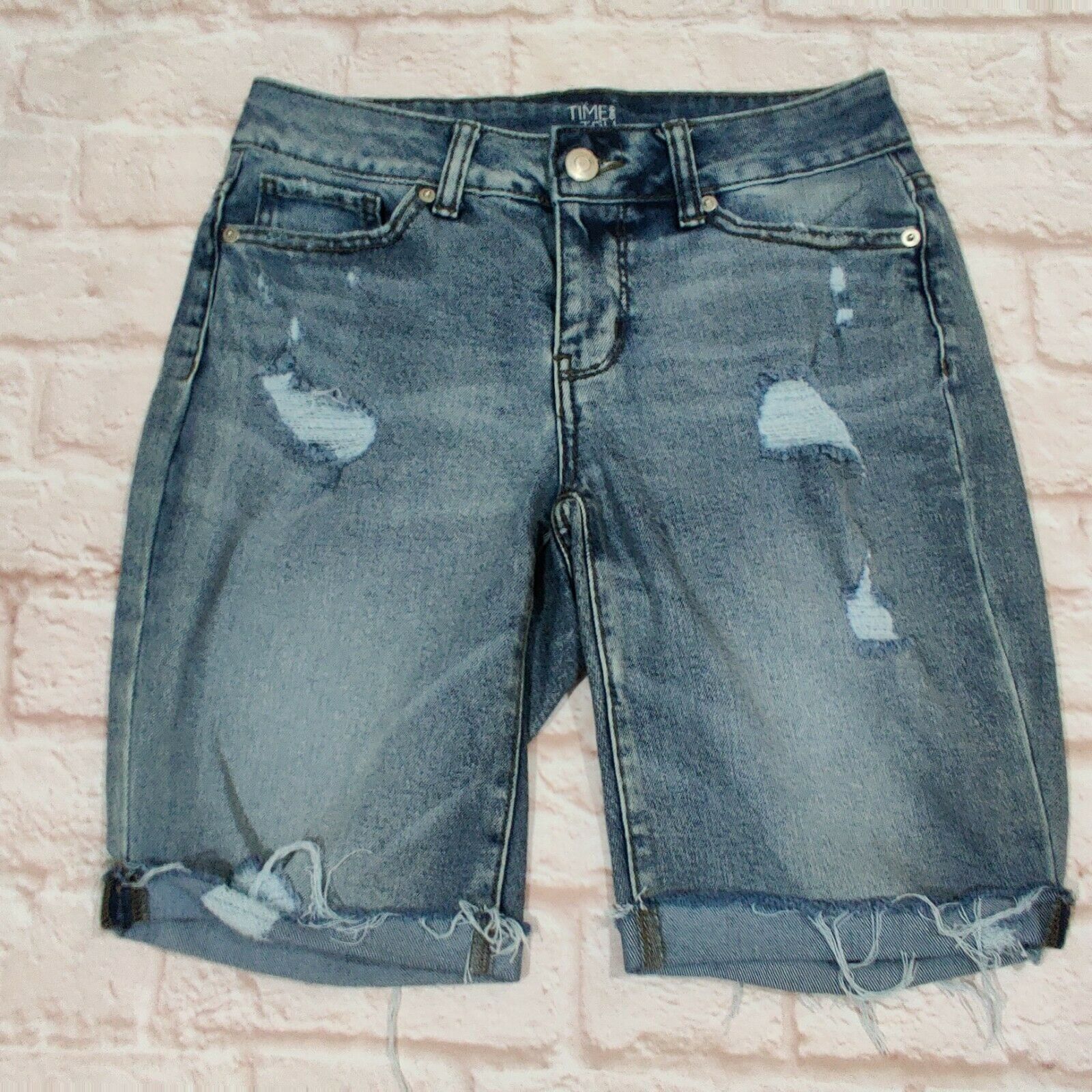 Other Time and Tru 4 Distressed Denim Bermuda Shorts Raw Hem Mid R Size 27" / US 4 / IT 40 - 6 Thumbnail