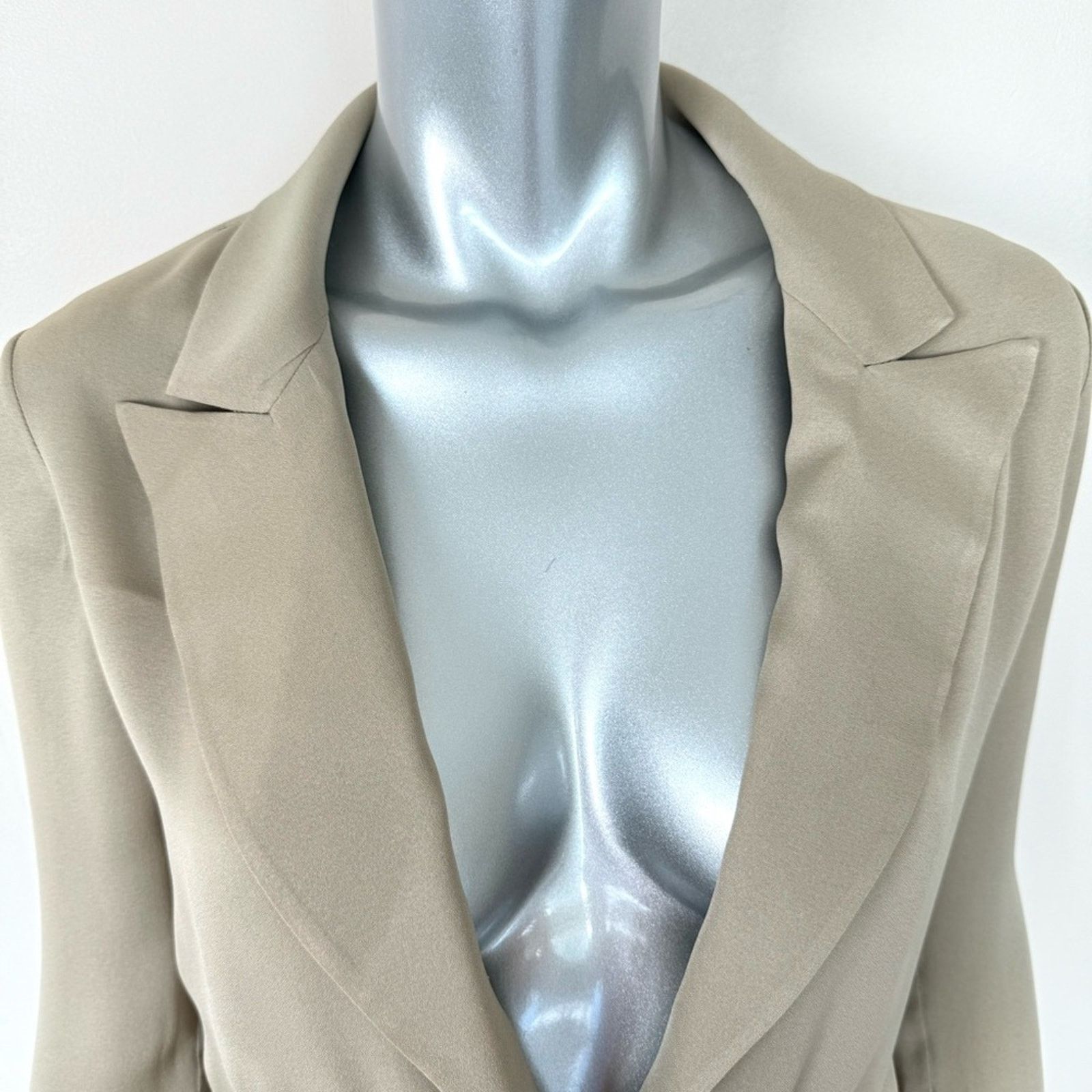 Valentino Valentino women silk jacket size 4 US Authentic Retail 850$ Size S / US 4 / IT 40 - 3 Thumbnail