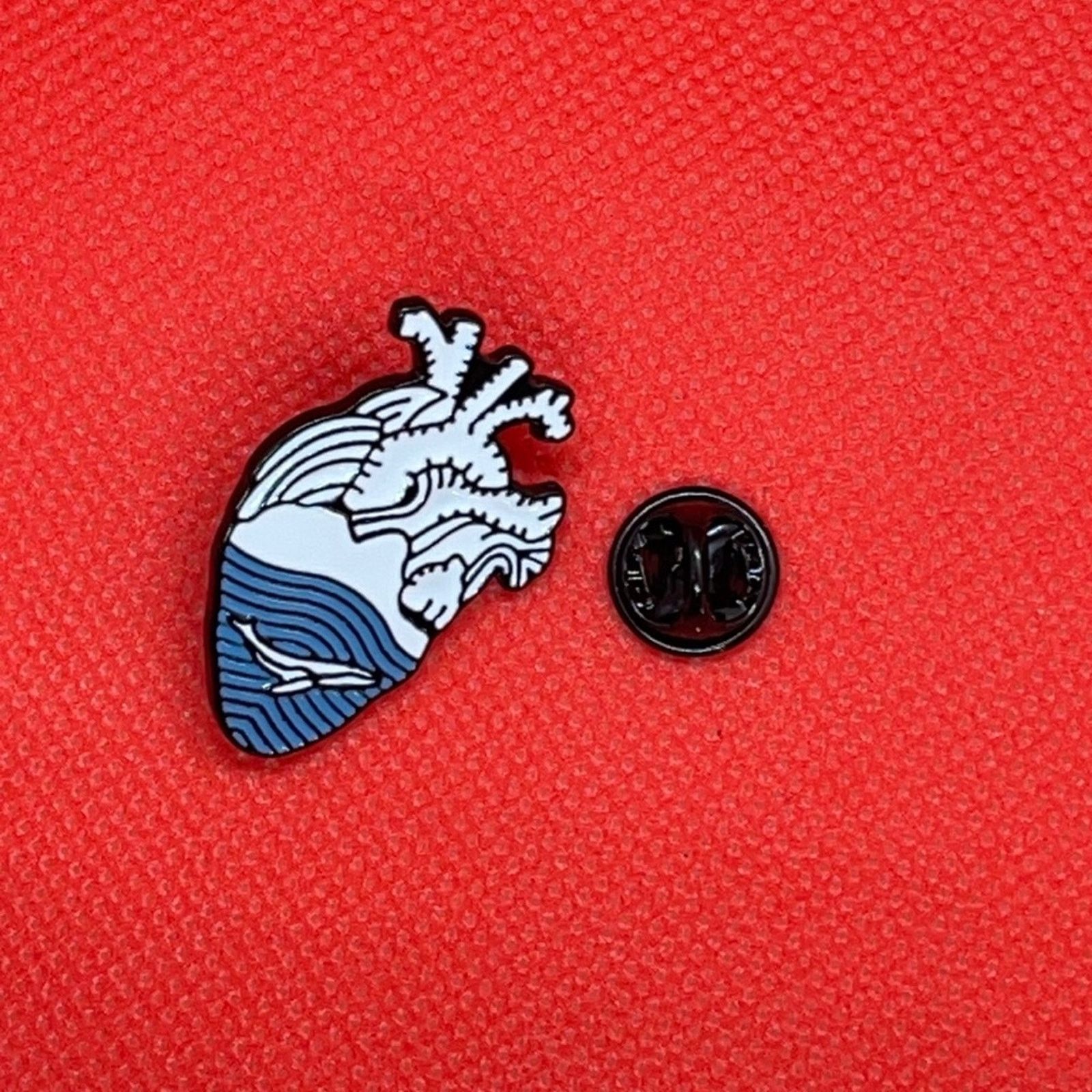 Other Ocean Whale in Heart Pin Brooch Size ONE SIZE - 1 Thumbnail