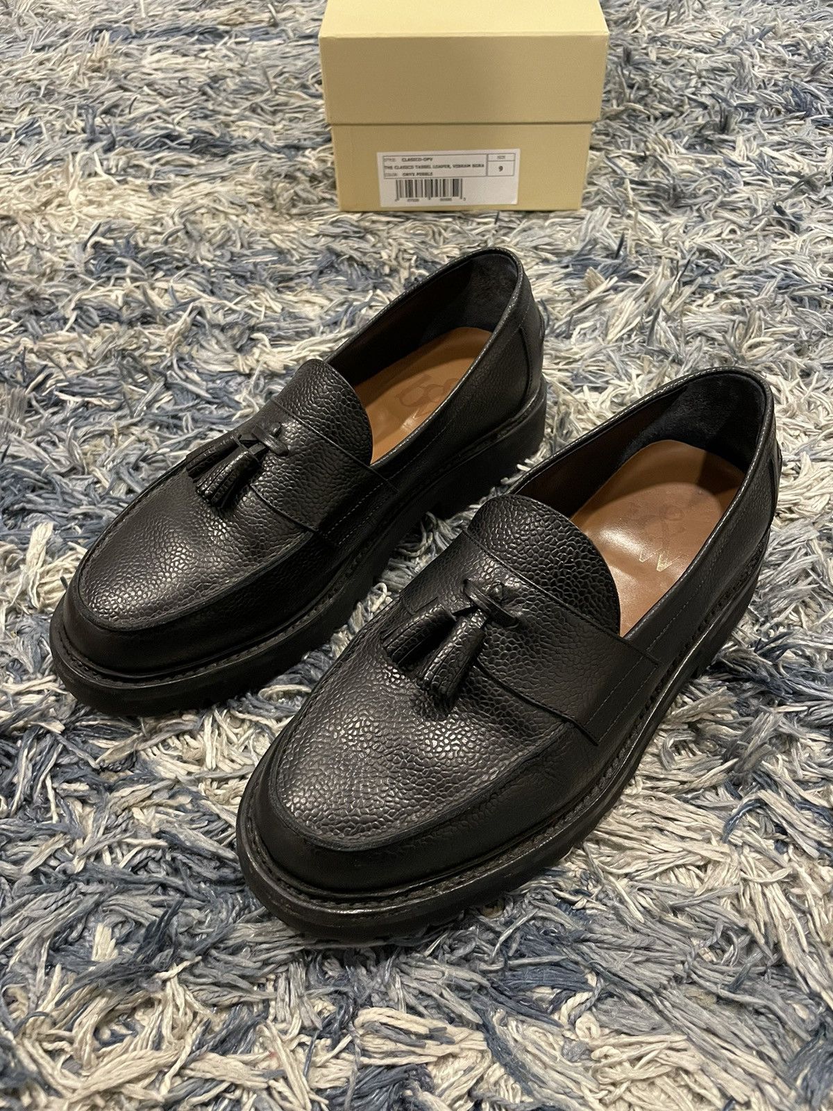 Straye Logan Puff - Black Suede