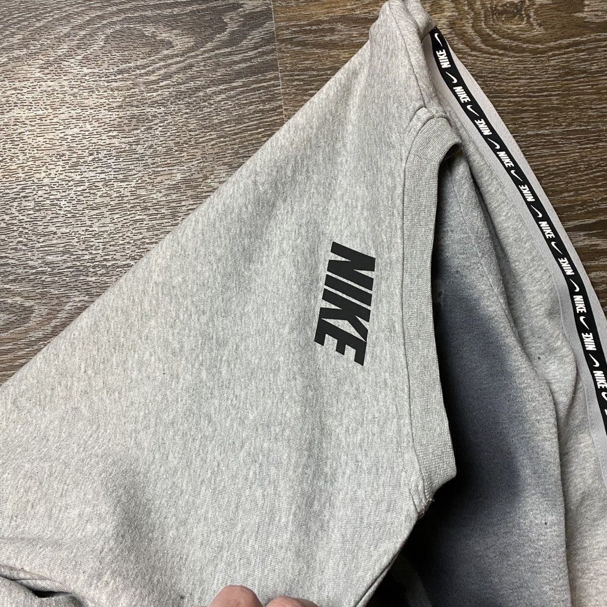 Nike Vintage Nike Custom Sweatshirt Size m Size US M / EU 48-50 / 2 - 6 Thumbnail