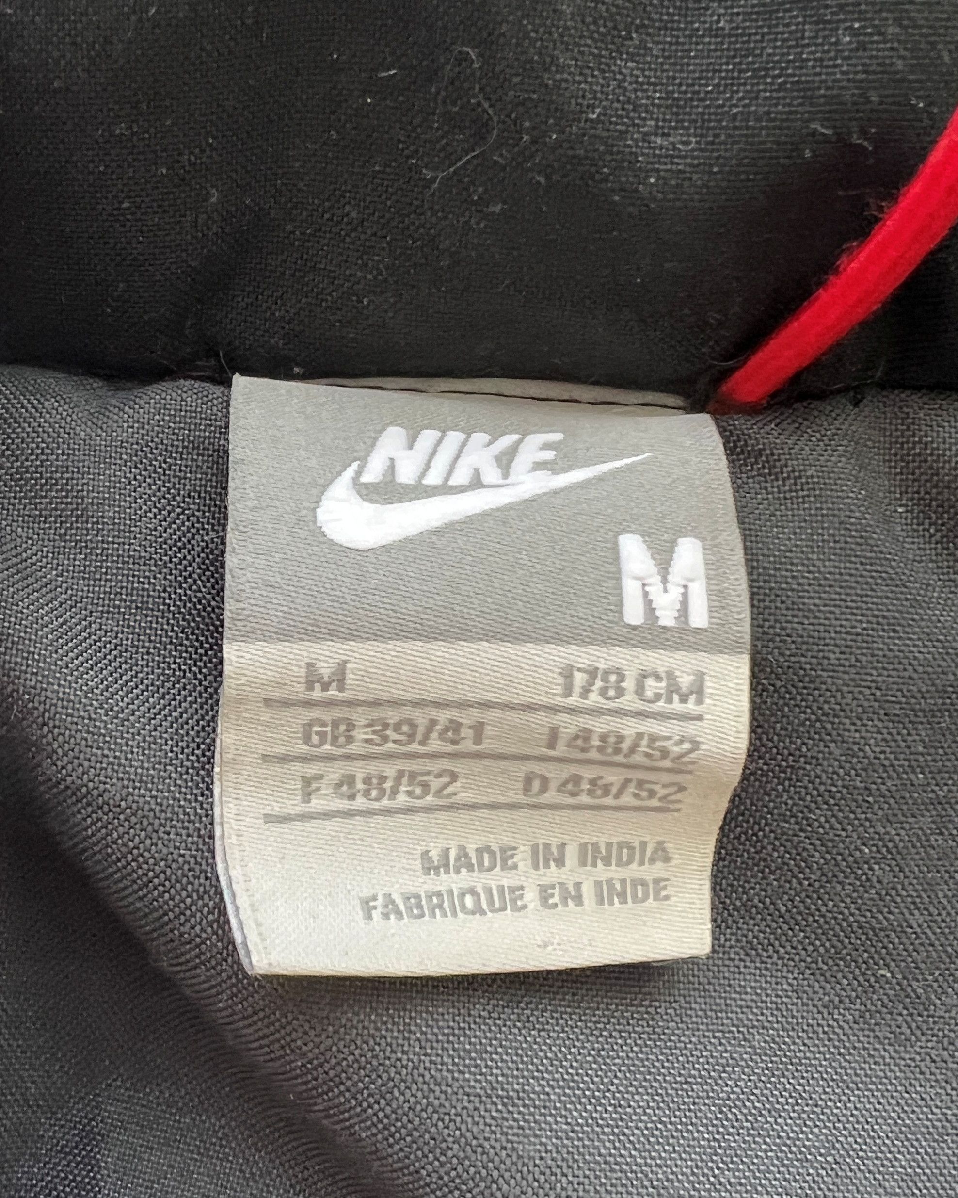 Nike VINTAGE Y2K NIKE EMBROIDERED LOGO INSULATED PUFFER JACKET Size US M / EU 48-50 / 2 - 7 Thumbnail