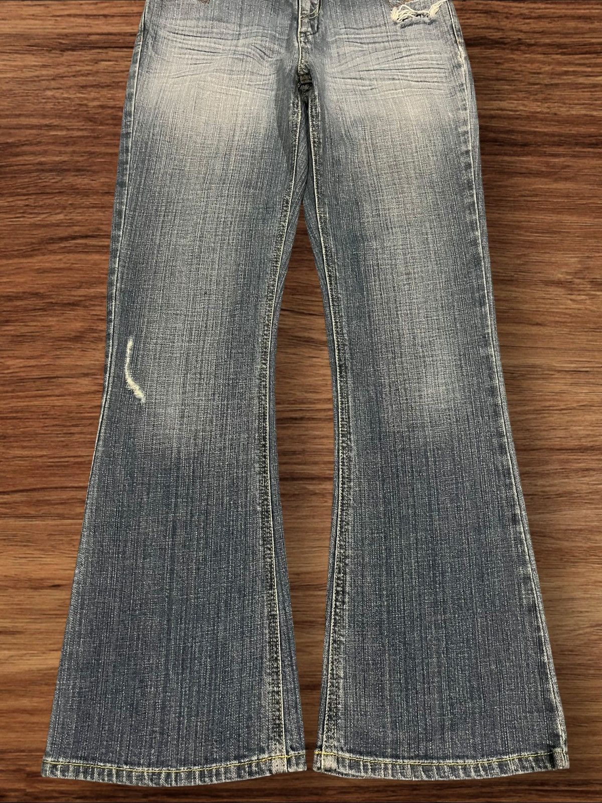Japanese Brand Vintage Japanese Brand Blue Washed Distressed Flare Jeans Size 27" / US 4 / IT 40 - 7 Thumbnail