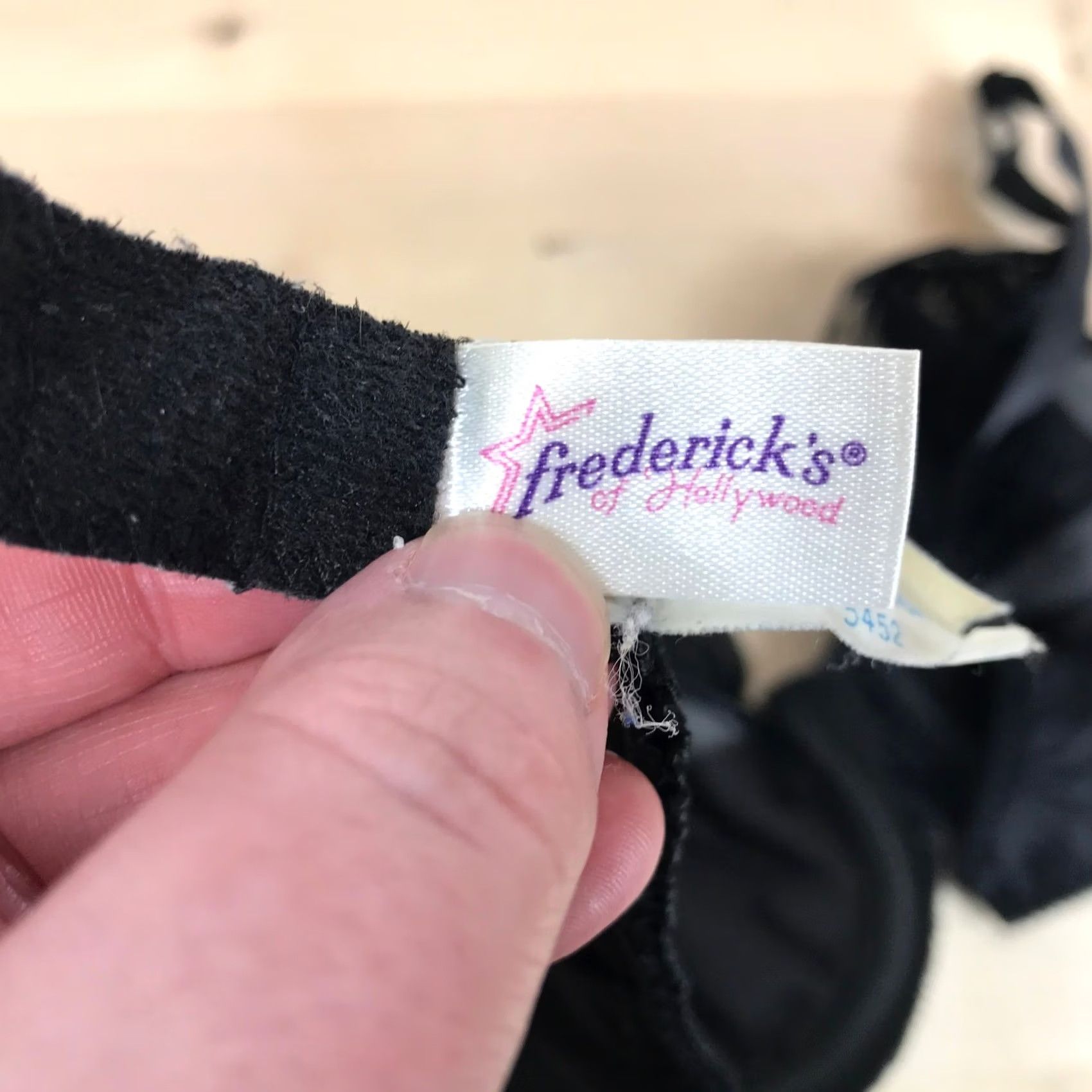 Vintage VINTAGE Fredericks of Hollywood Underwire Bra 34C 34 Black Floral Lace Rosebud H361 1990s Womens Size ONE SIZE - 5 Thumbnail