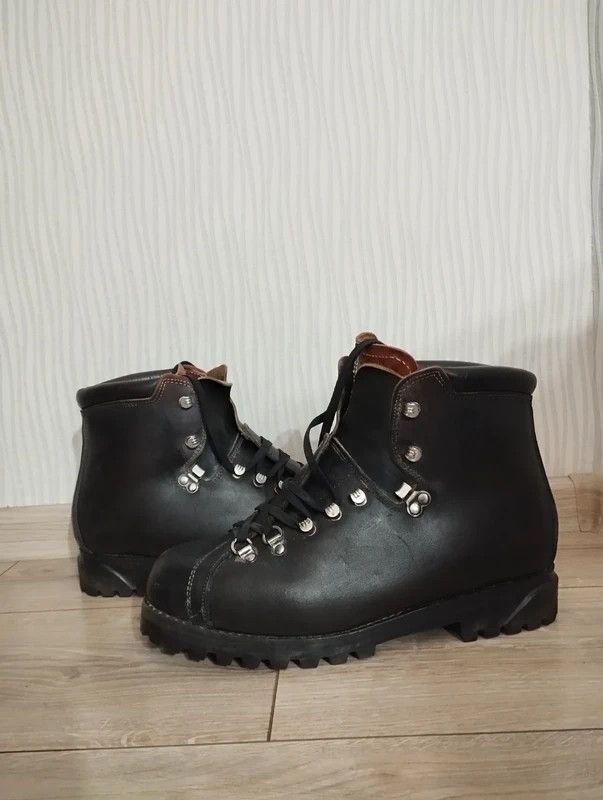 Bally Bally Minerva vintage retro mountain boots size 9 Size US 10 / EU 43 - 1 Thumbnail