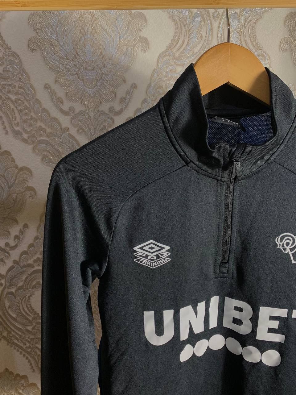 Umbro × Vintage VERY RARE UMBRO DERBI UNITED ENGLAND TRAINING SOCCER JERSEY Size US S / EU 44-46 / 1 - 3 Thumbnail